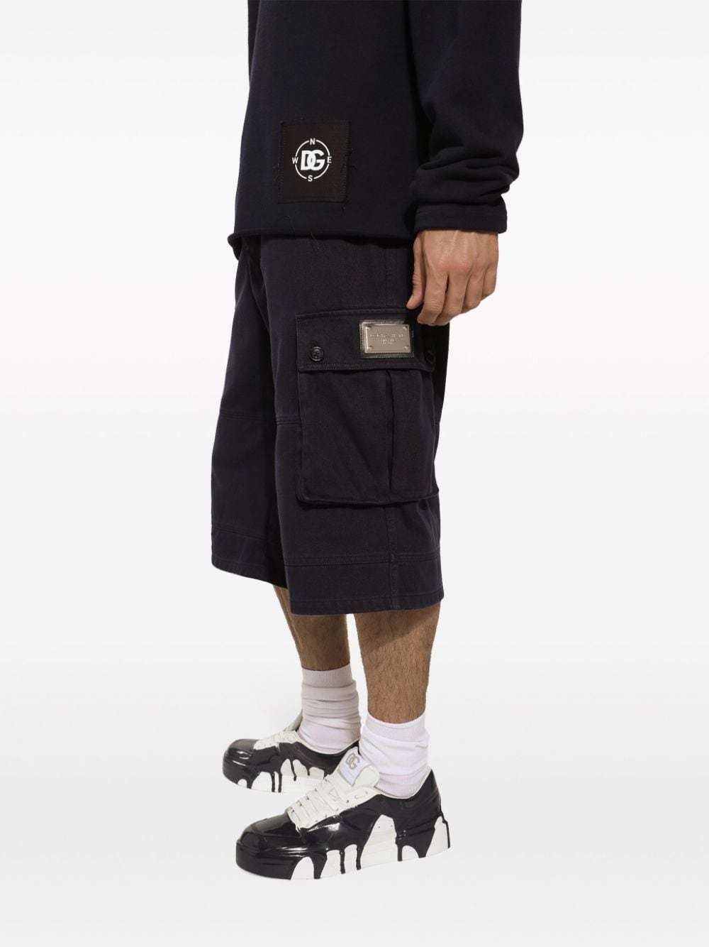Dolce & Gabbana Dolce Gabbana Logo Plaque Cargo Shorts In Black