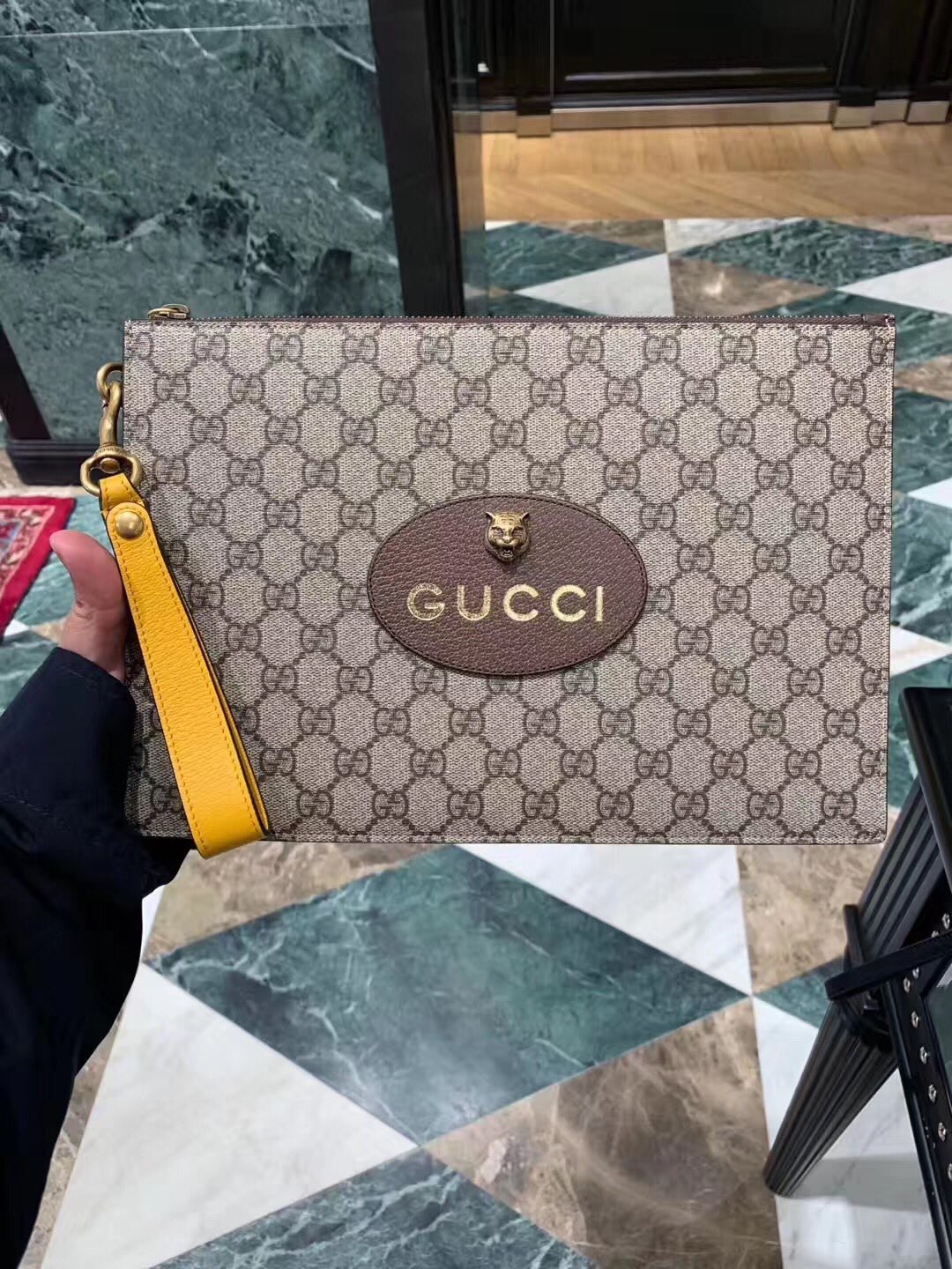 Gucci Neo Vintage Gg Supreme Pouch In White