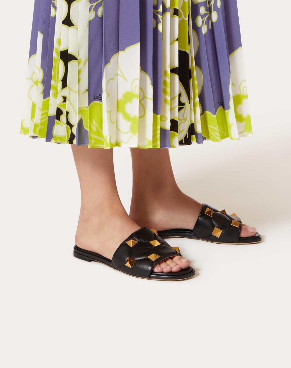Valentino Slippers Roman Stud In Nappa Nera Donna In Black