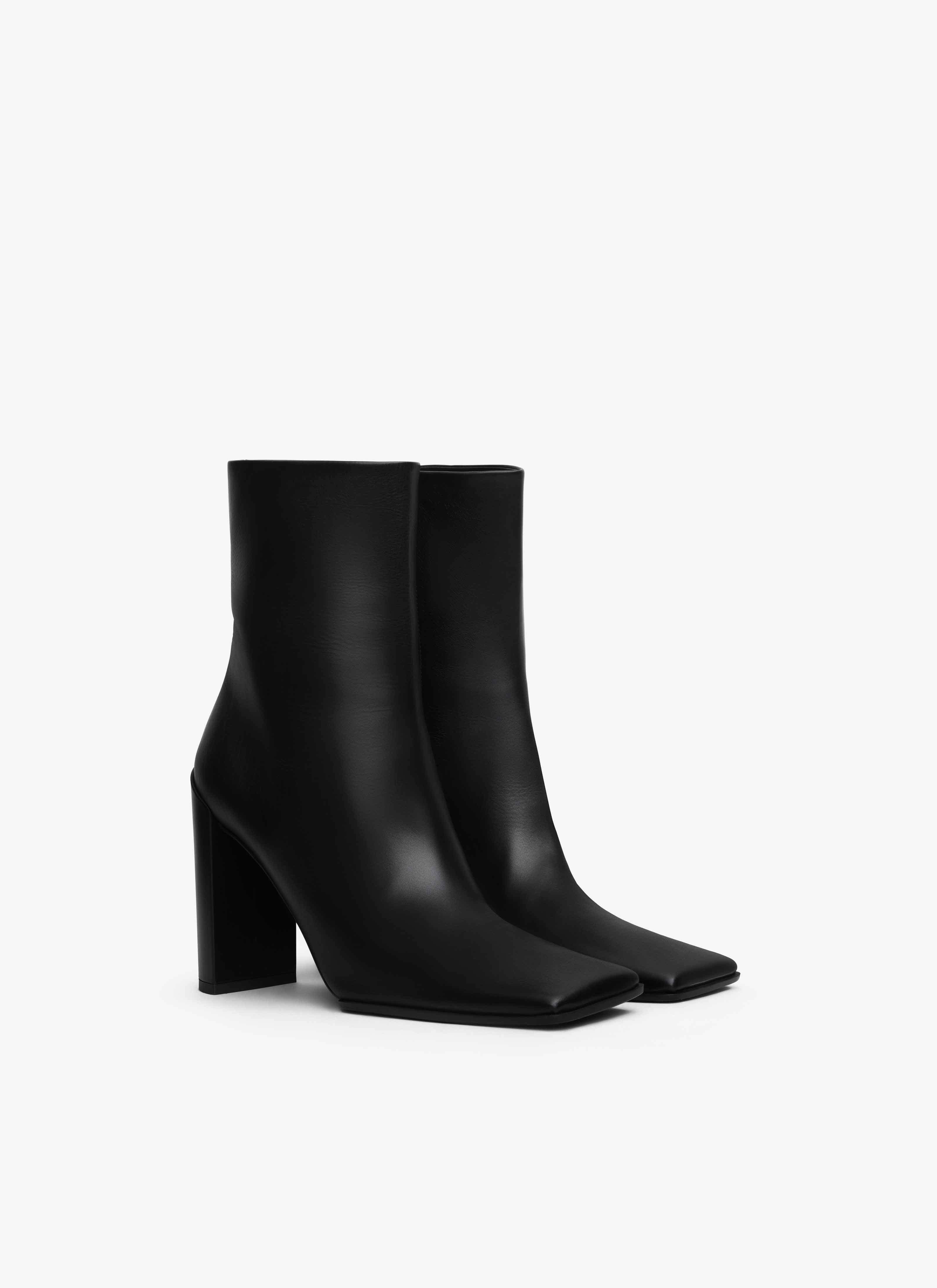Alaïa Square Leather Ankle Boots In Black