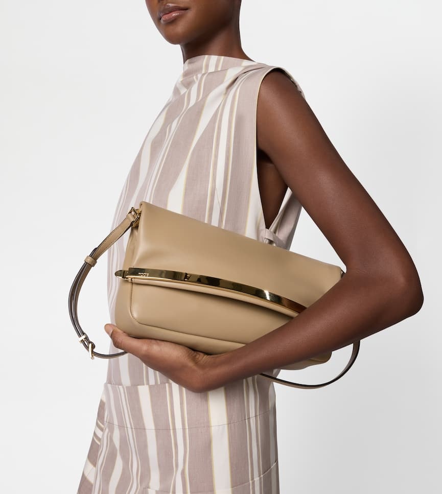Tod's Letter Detail Shoulder Bag In Nude