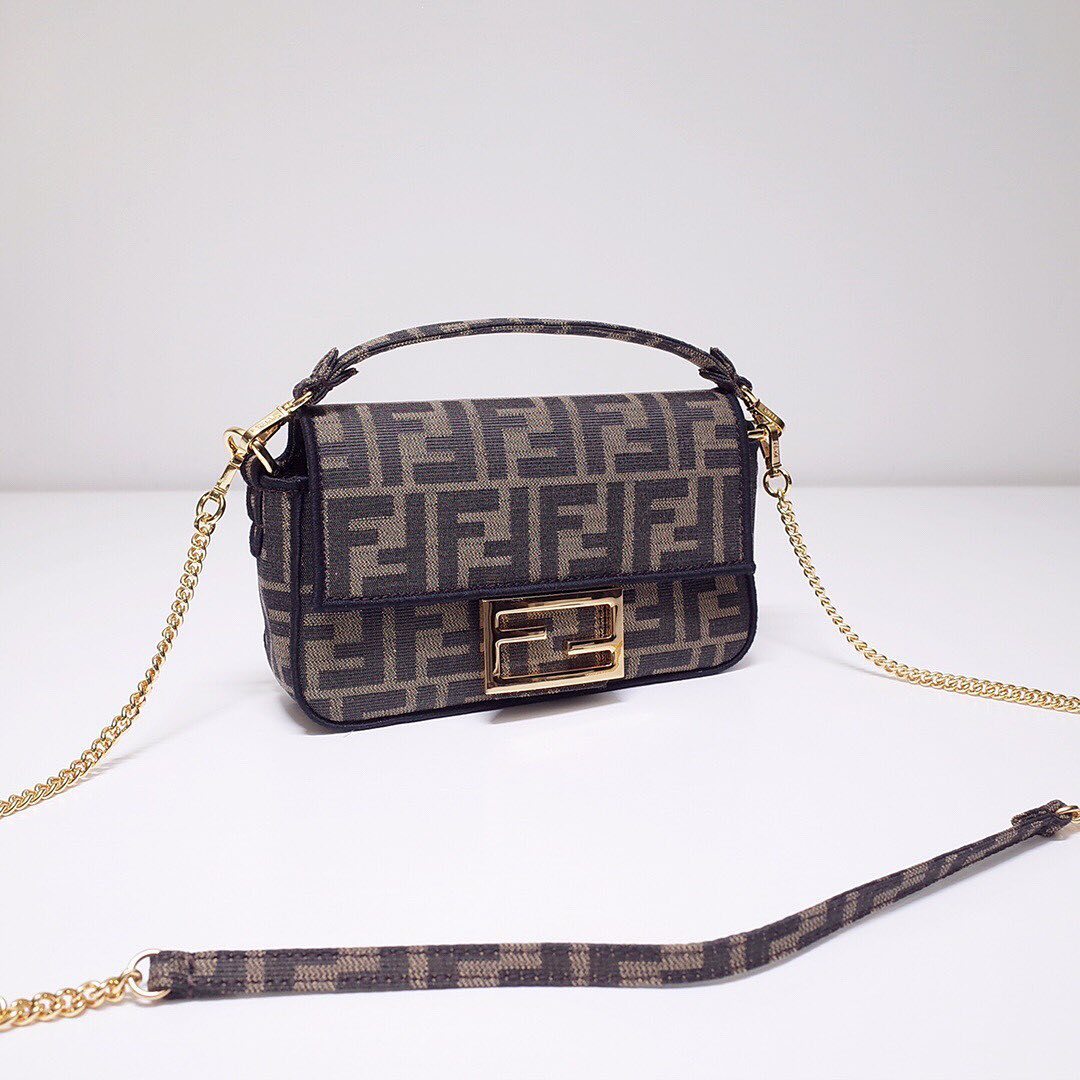Fendi Baguette Chain Midi Shoulder Bag In Black