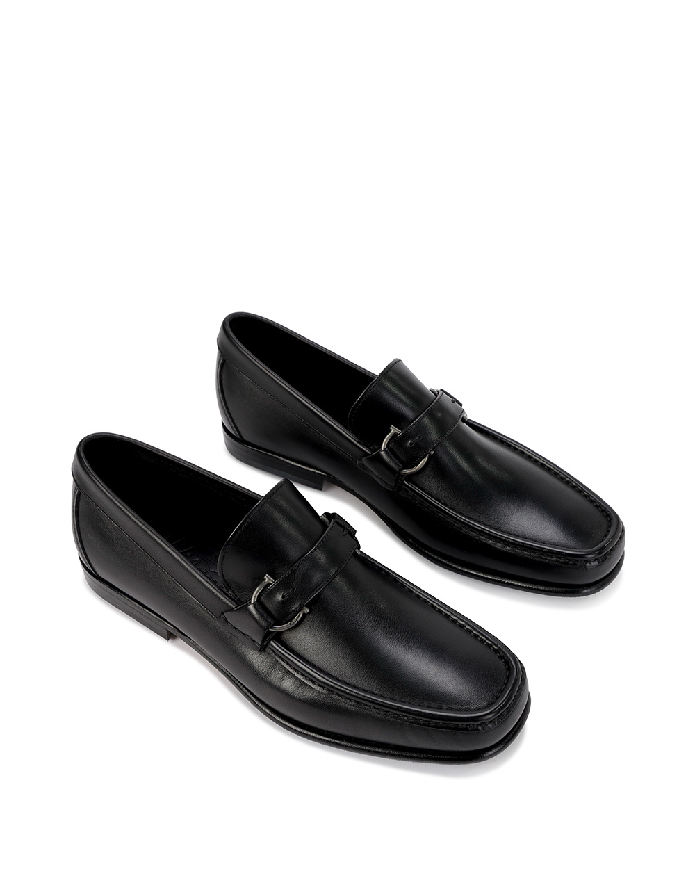 Ferragamo Logo Buckle Business Casual Shoes In Black