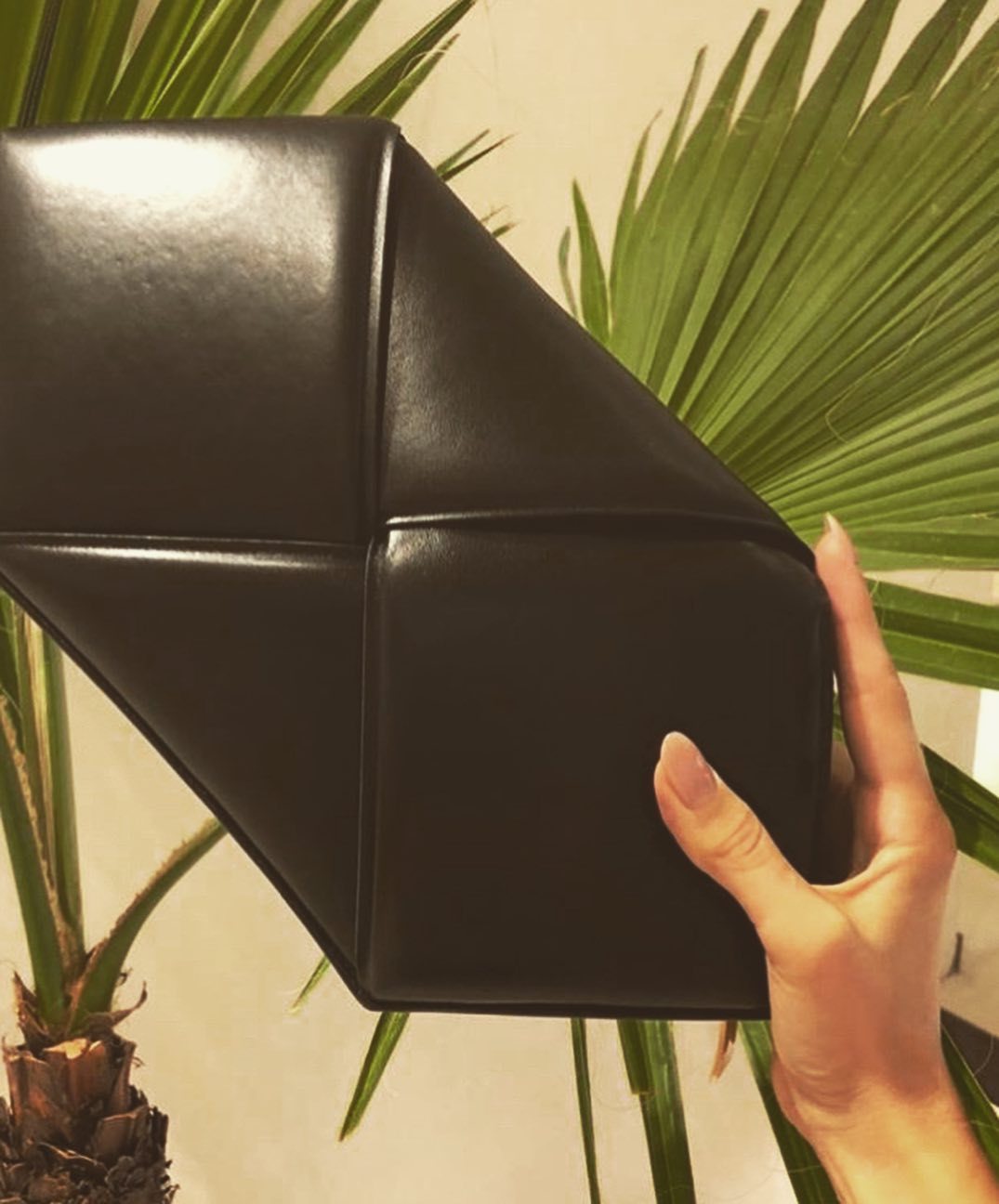 Bottega Veneta Intrecciato Zipped Clutch In Black