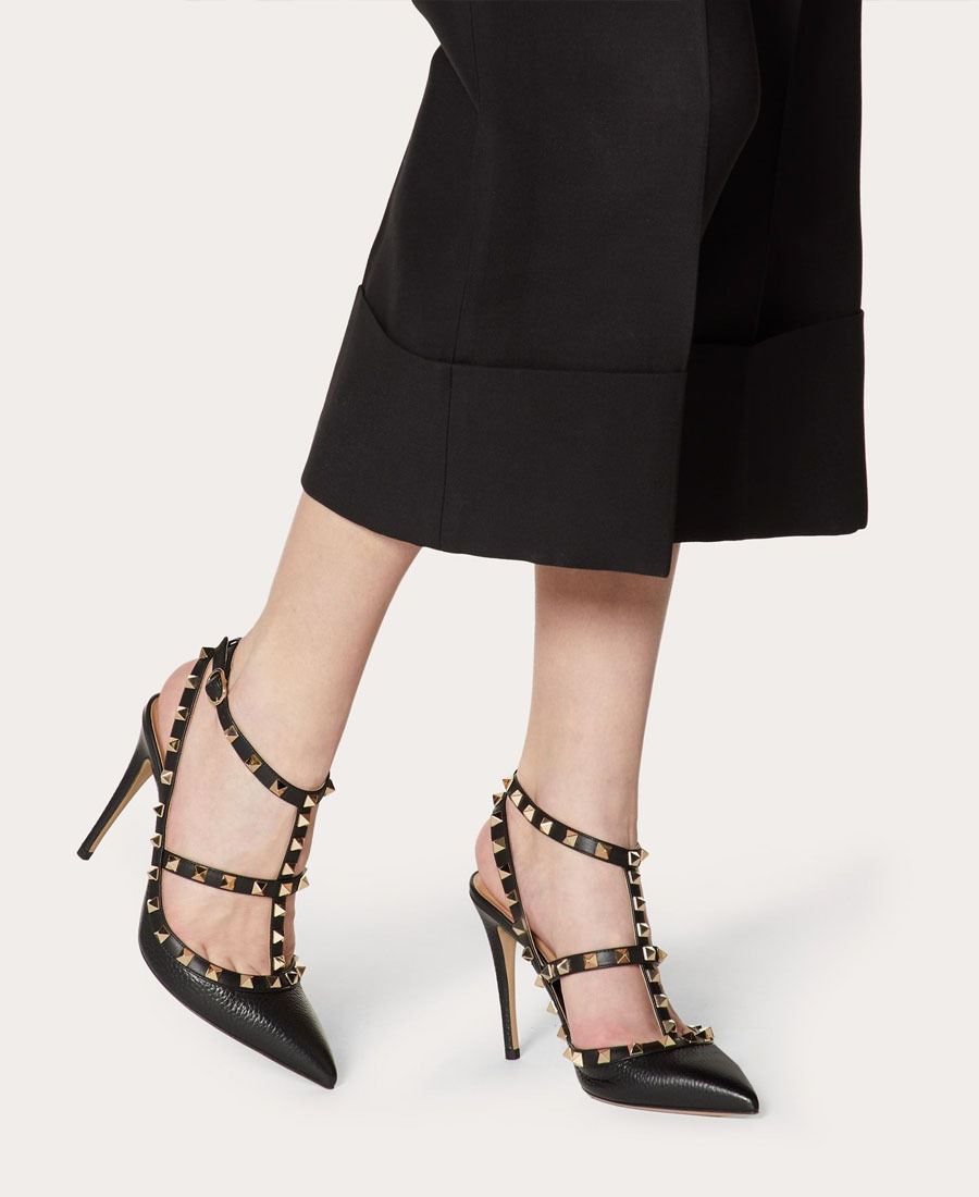 Valentino Studded Strappy Leather Pumps In Black