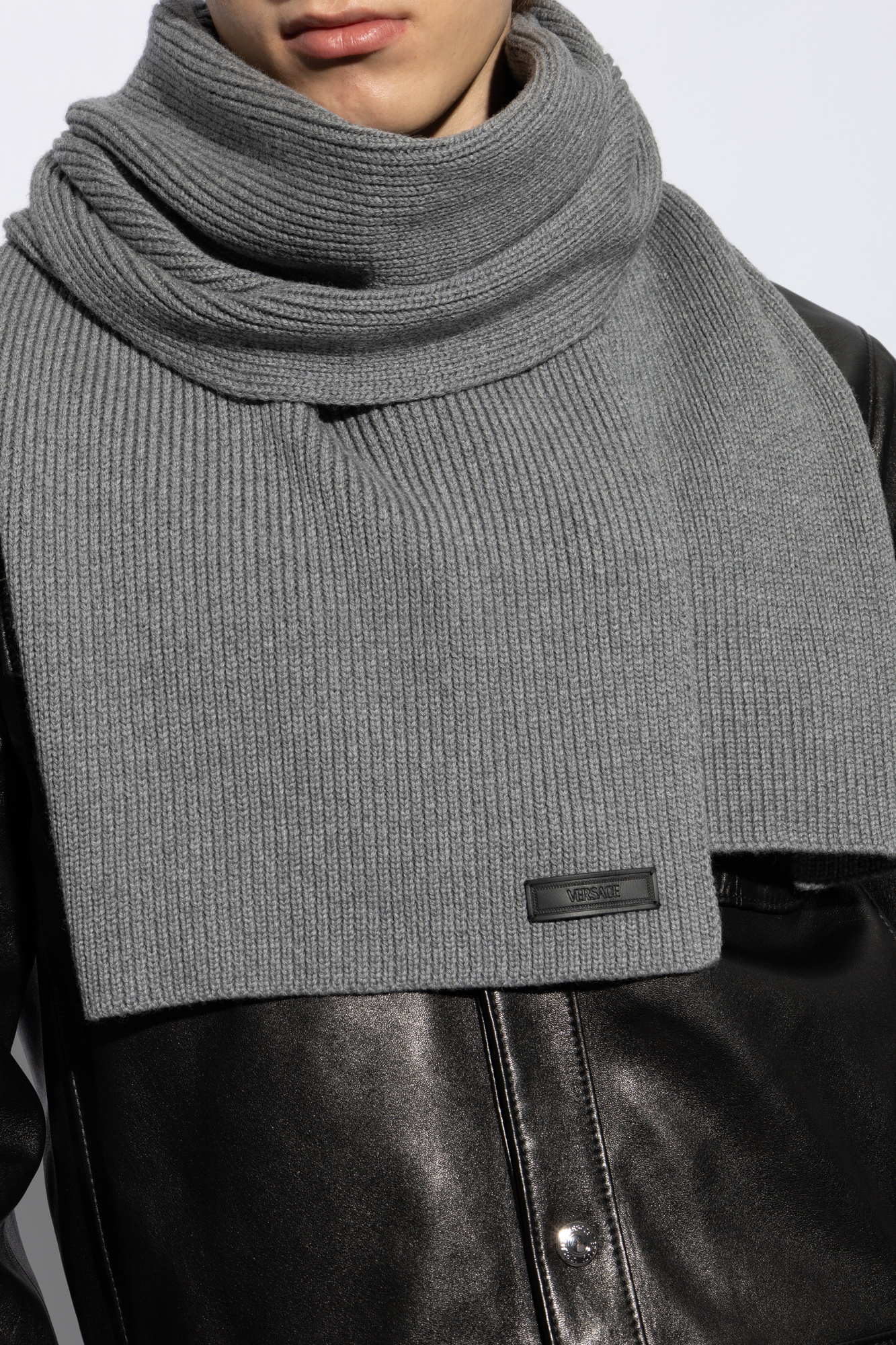 Versace Logo-tag Virgin-wool Scarf In Gray