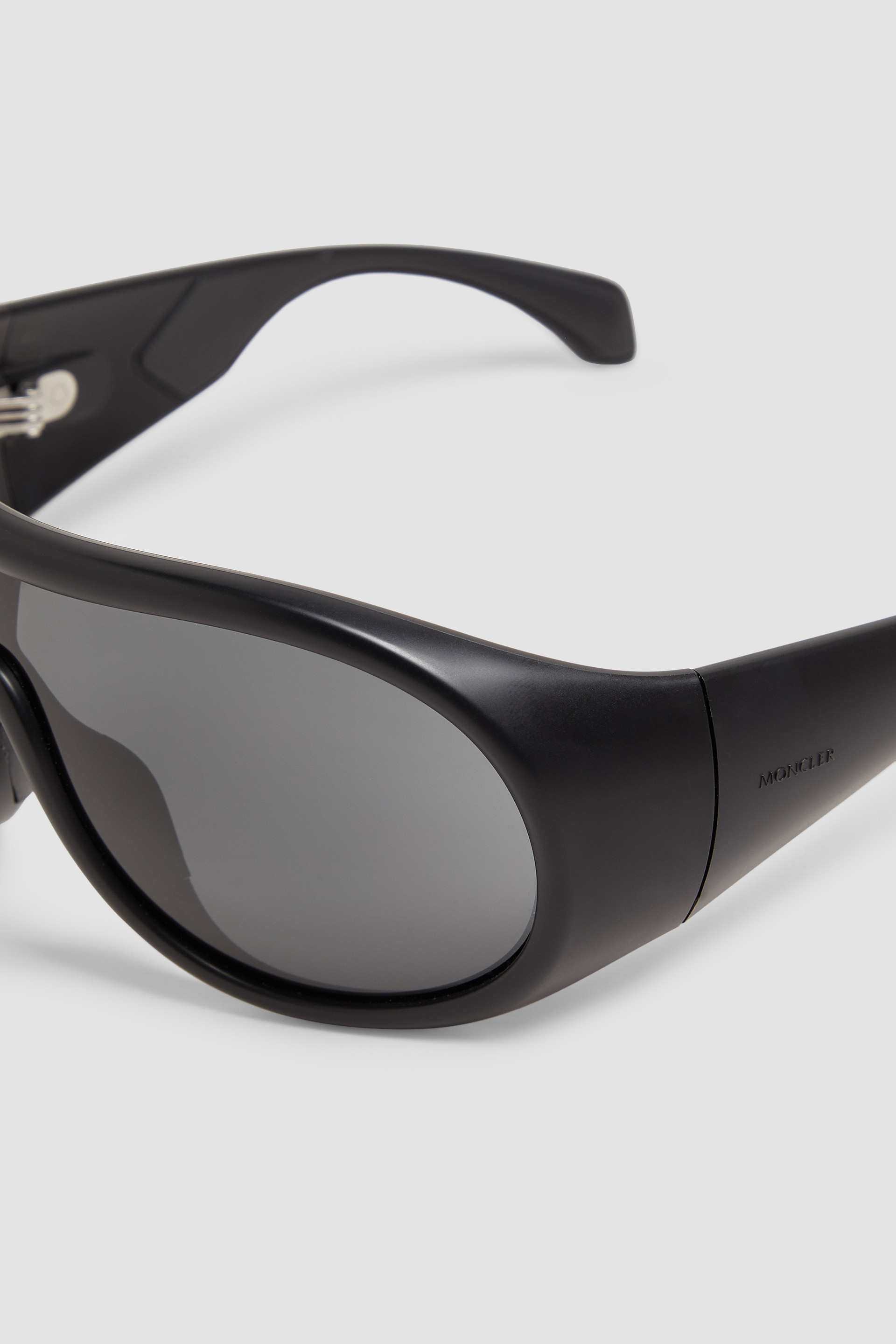 MONCLER CLOCHE PILOT SUNGLASSES 