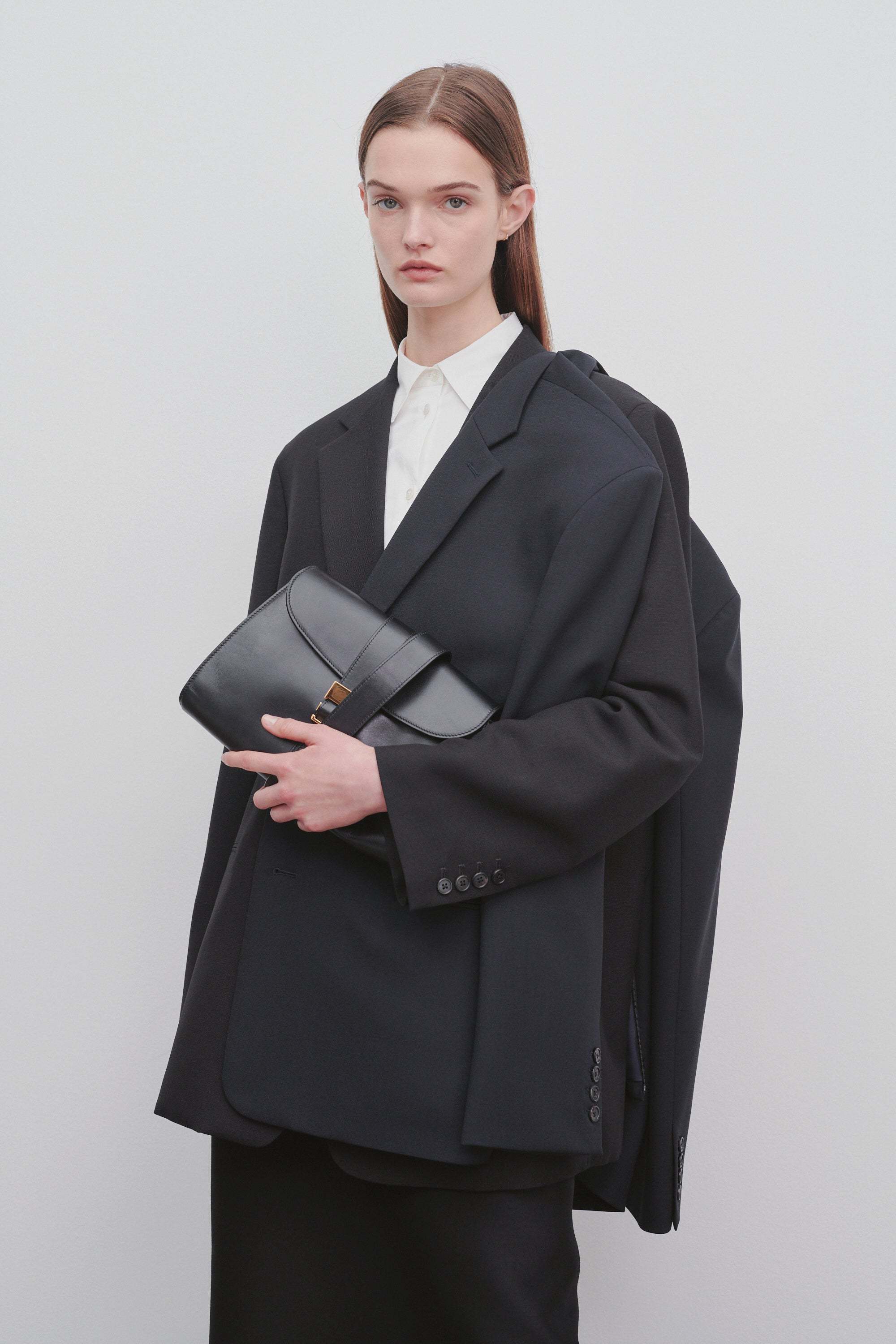 The Row Logo Shoulder Bag In Black