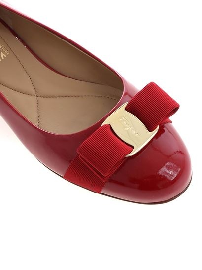 Ferragamo Varina Patent Leather Bow Ballerina Flats In Red