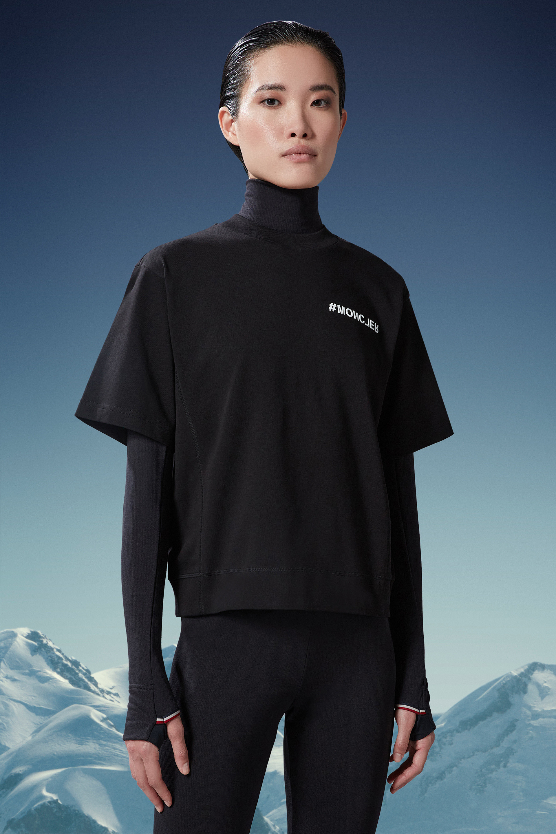 Moncler Grenoble Logo Printed Crewneck T-shirt In Black