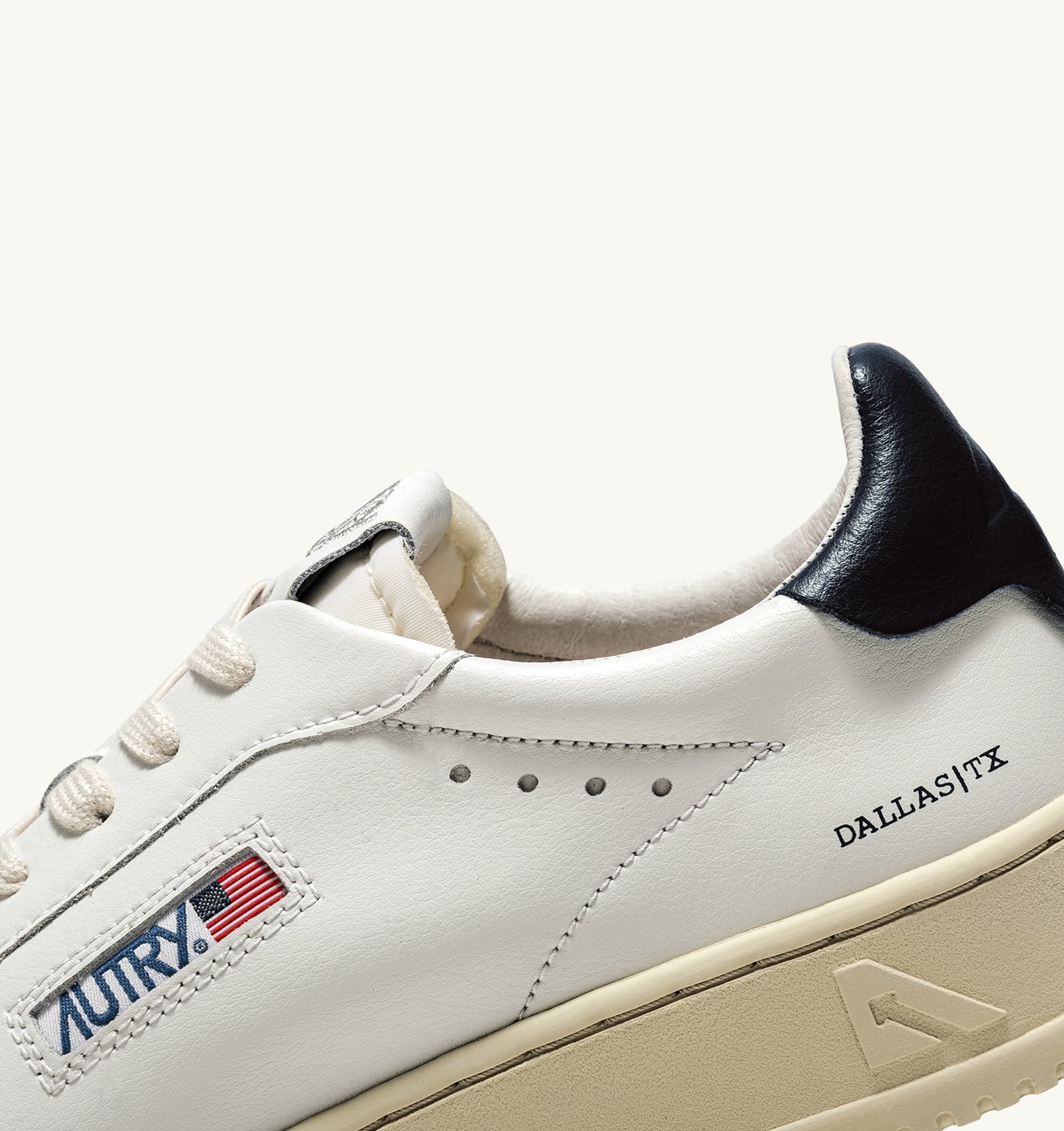 Autry Dallas Low-top Sneakers In White
