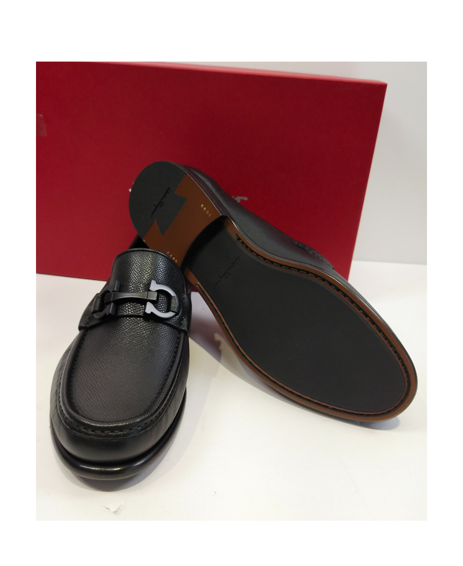Ferragamo Gancini-buckle Loafer In Black