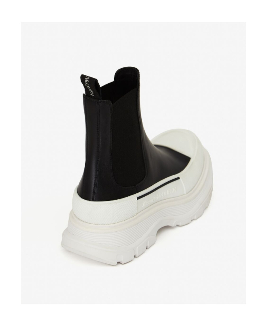 Alexander Mcqueen Round Toe Chelsea Ankle Boots In White