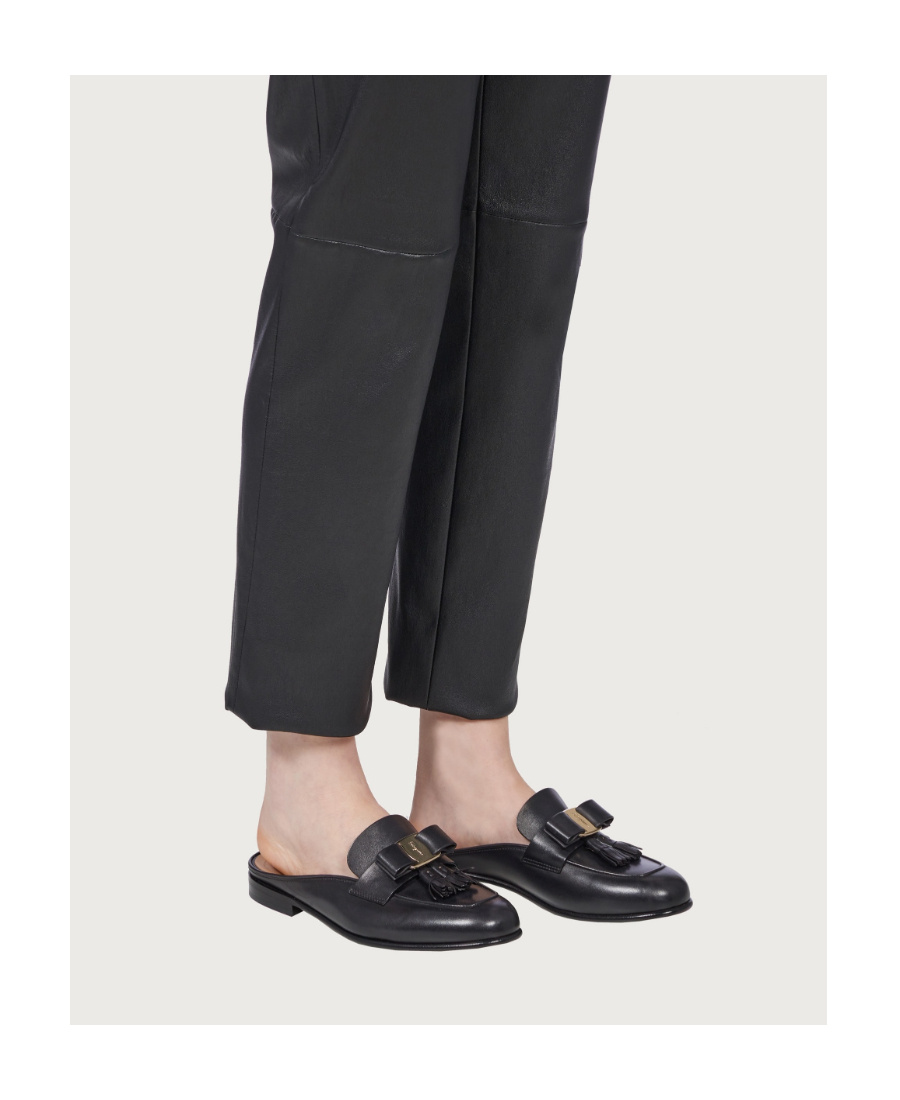 Ferragamo Salvatore Vara Bow Tassel Mules In Black