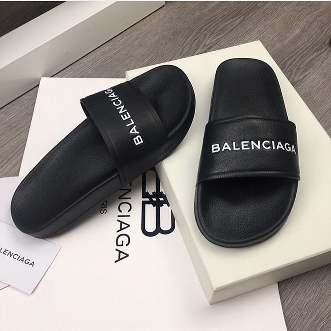 Balenciaga Logo-embossed Rubber Slides In Black