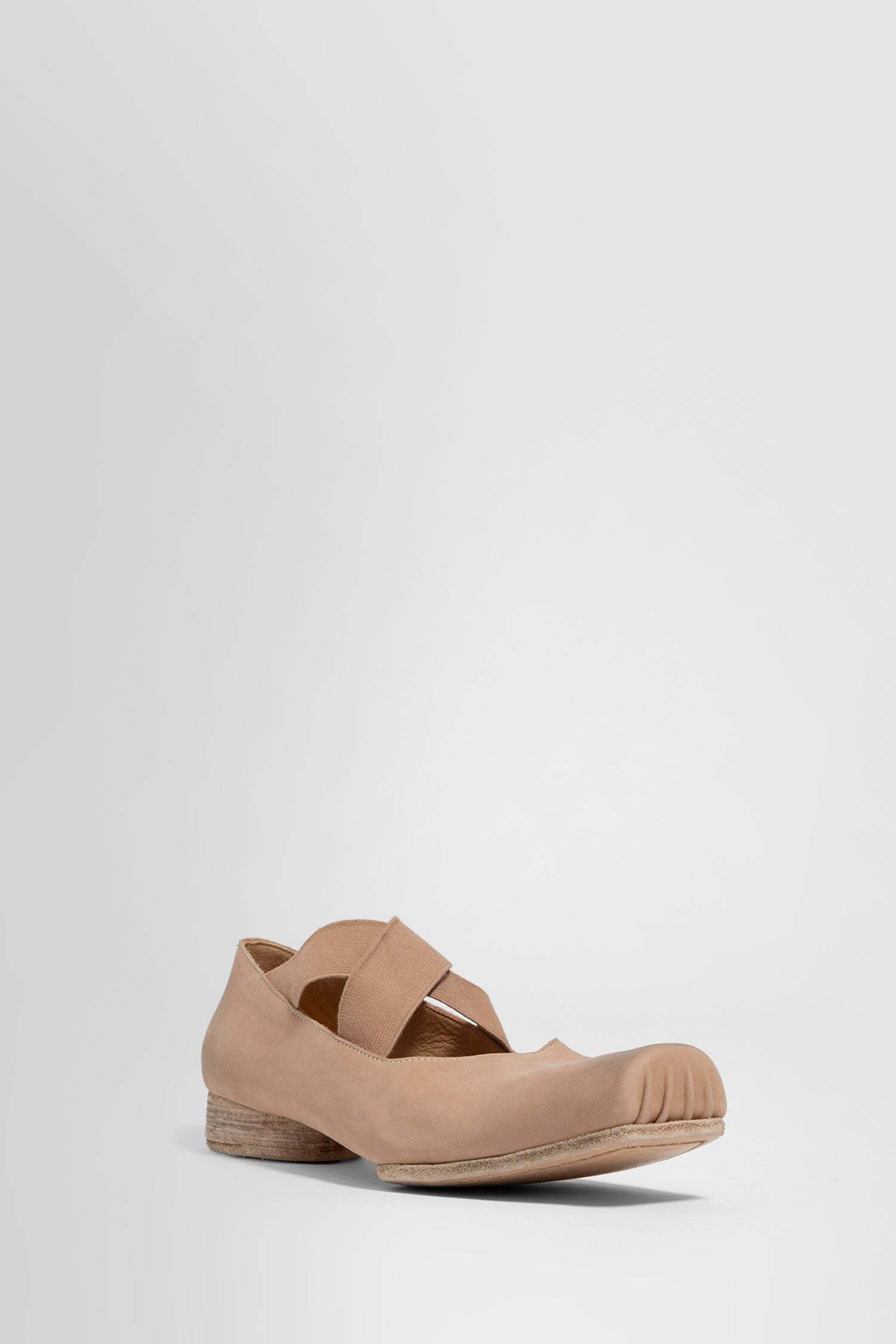 Uma Wang Ballerinas With Crossed Bands In Nude