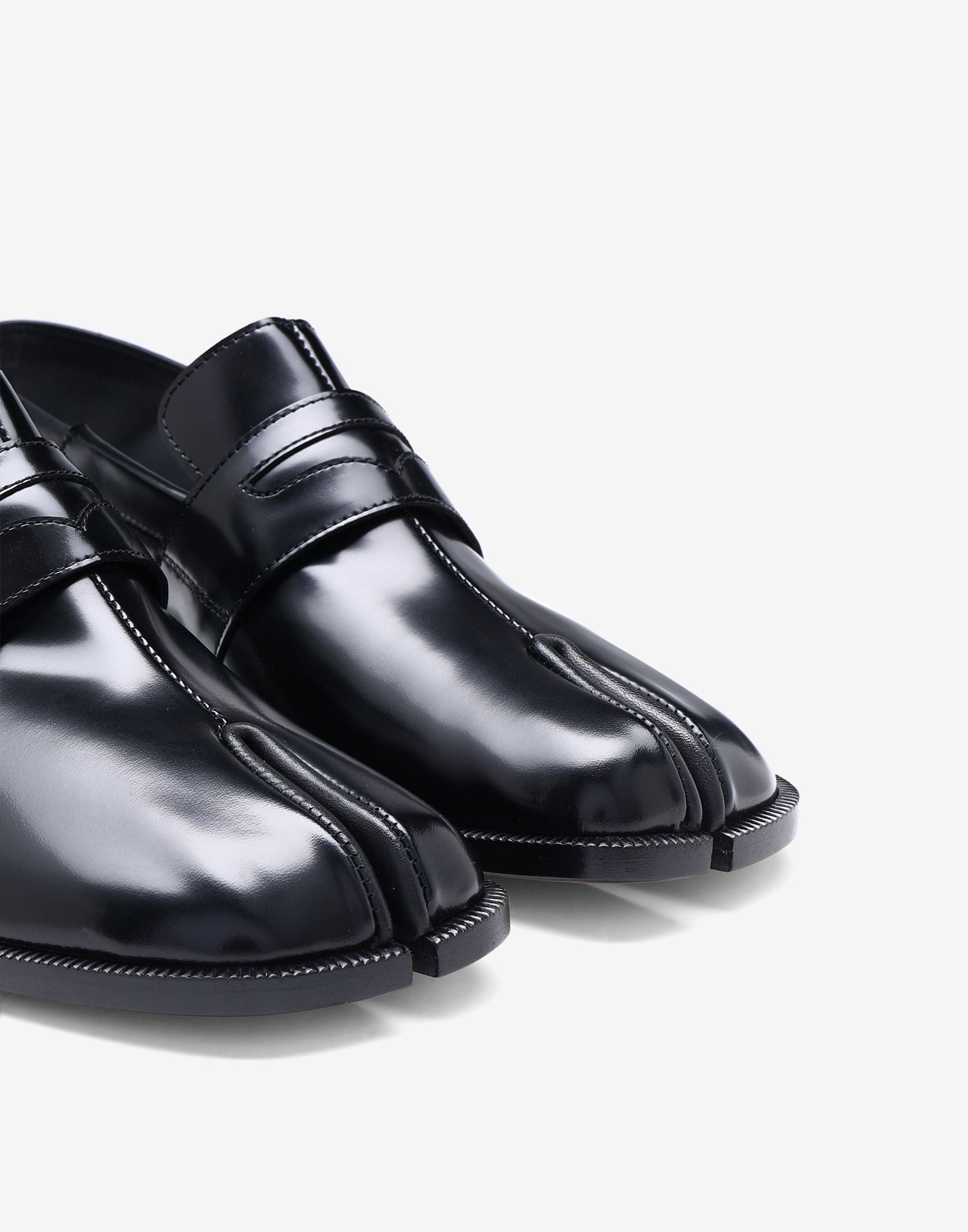 Maison Margiela 20mm Tabi Brushed Leather Loafers In Black