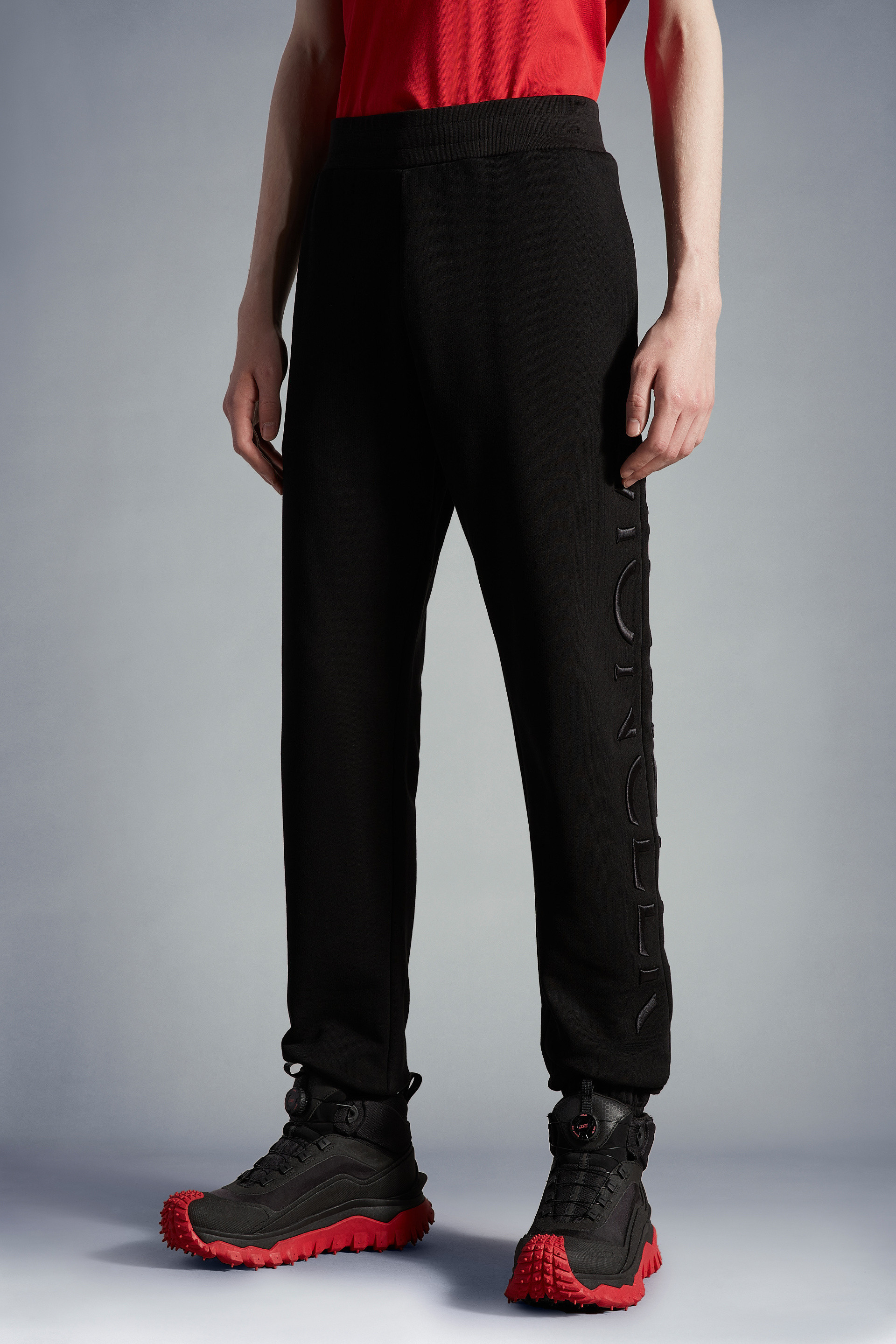 Moncler Logo-embroidered Track Pants In Black