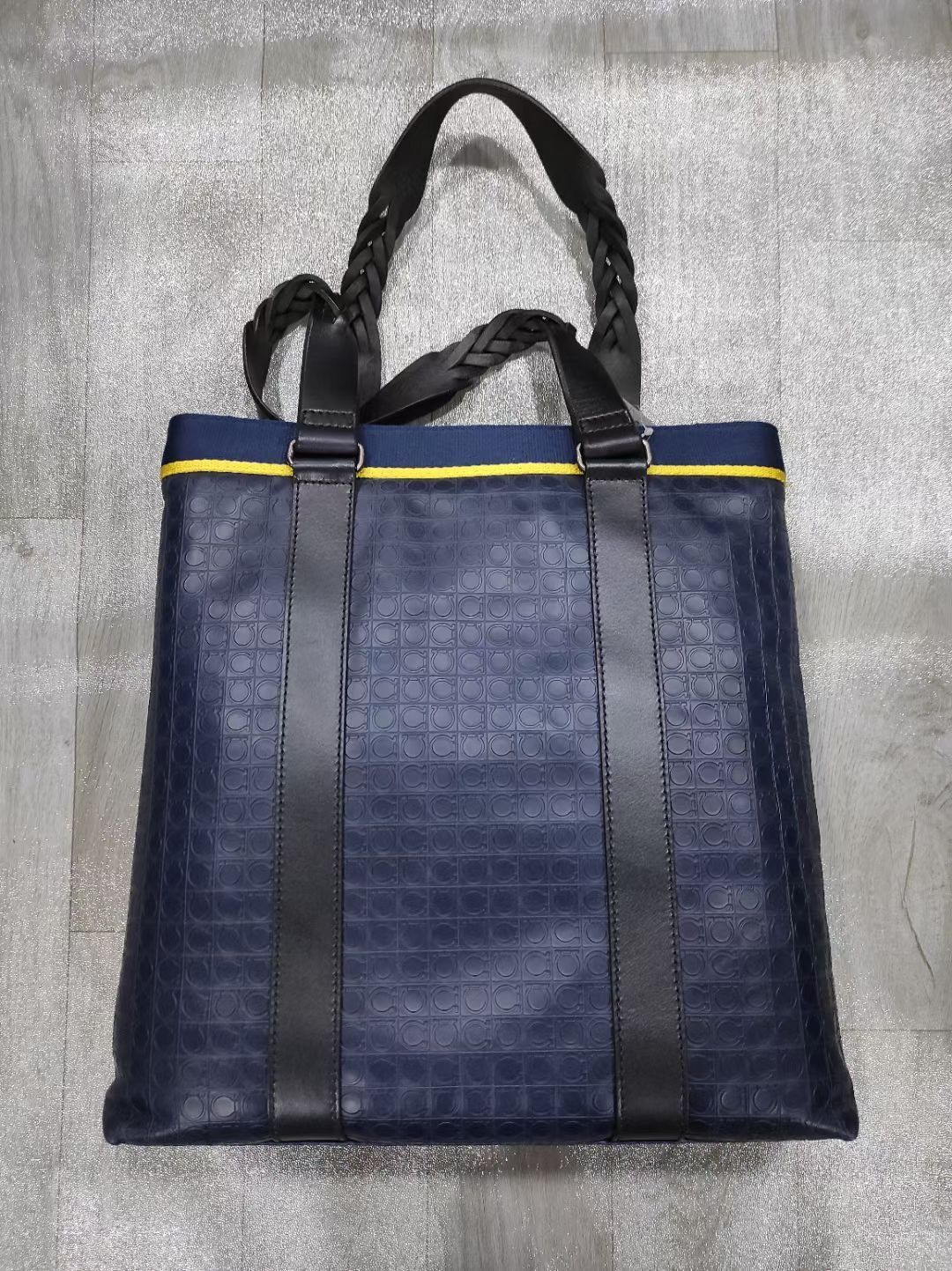FERRAGAMO LOGO HANDBAG 