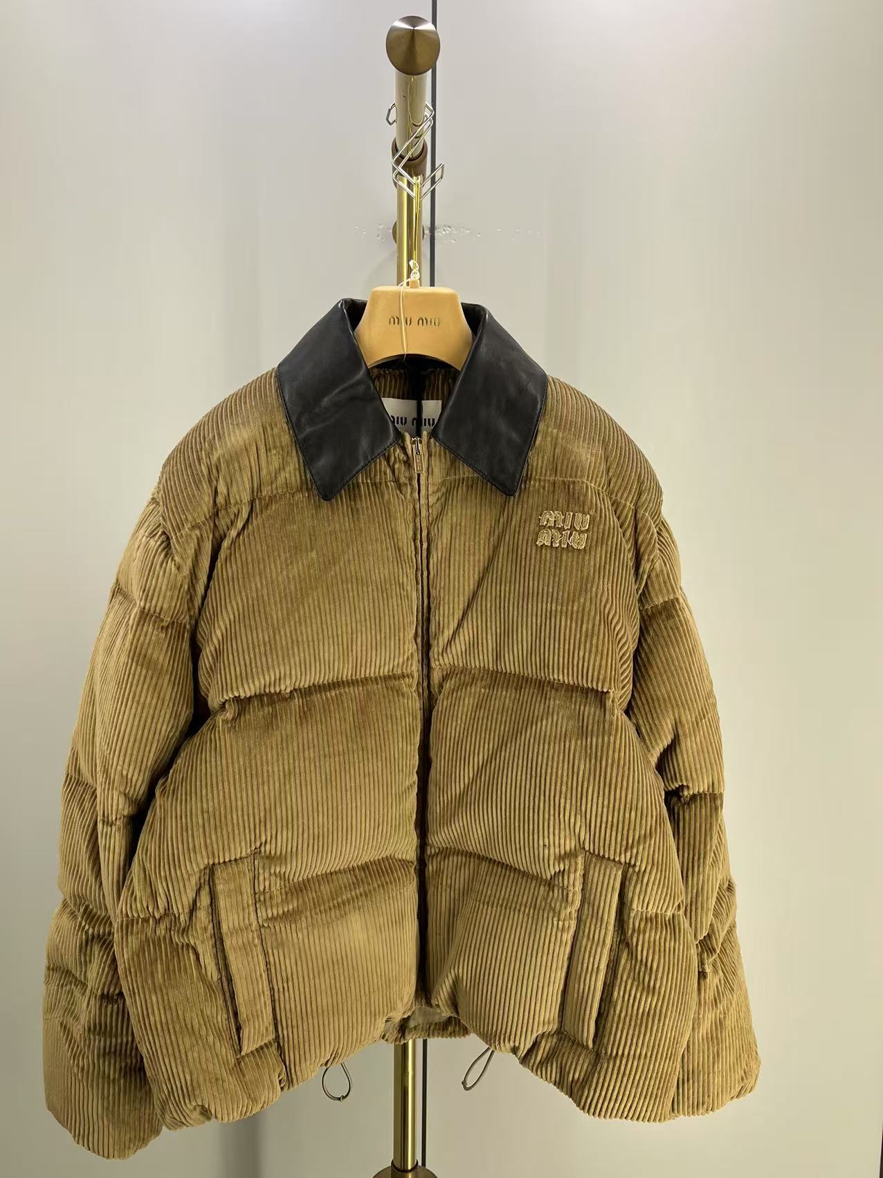 Miu Miu Logo Casual Jacket In Green