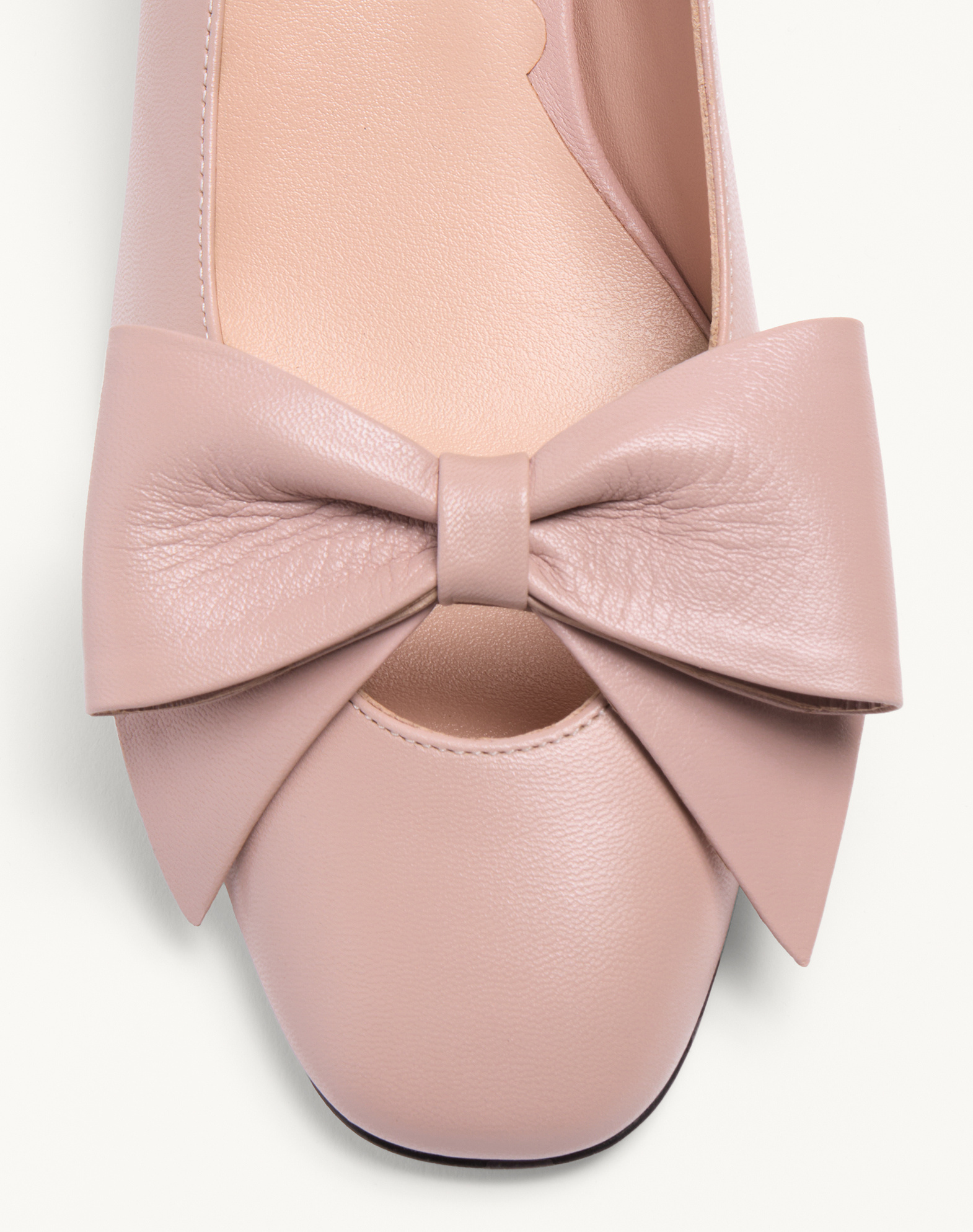 Valentino Garavani Bowow 45 Leather Pumps In Powder