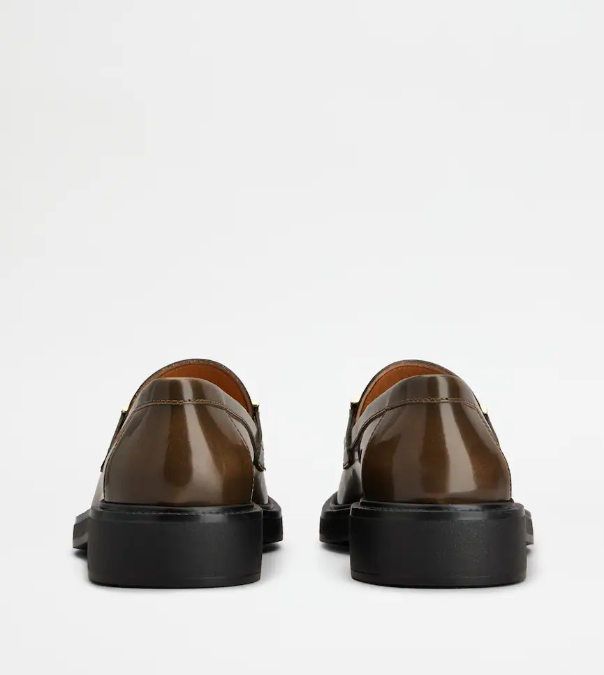 Tod's Round Toe Loafers In Brown