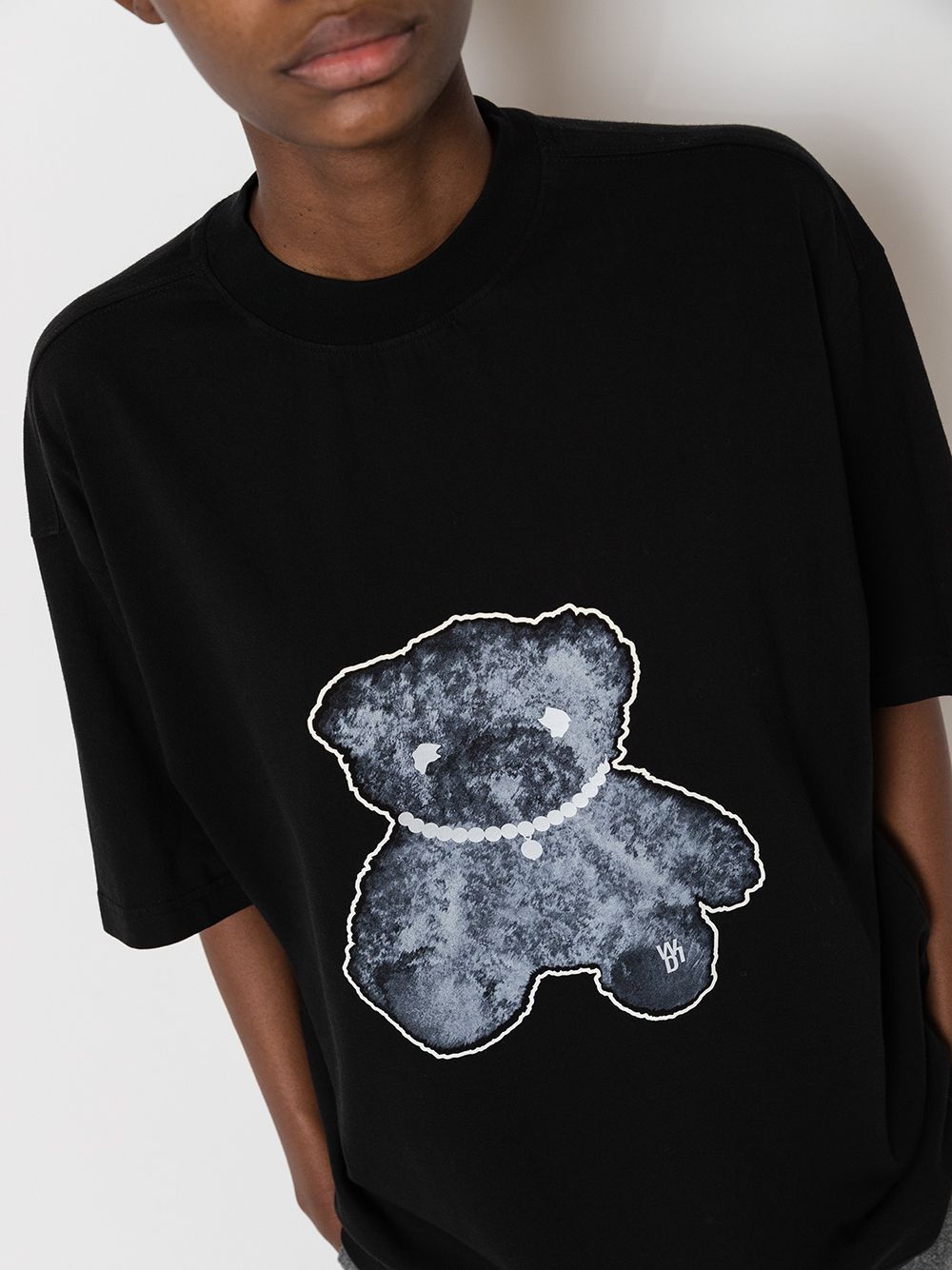 We11 Done Pearl Necklace Teddy Cotton T-shirt In Black