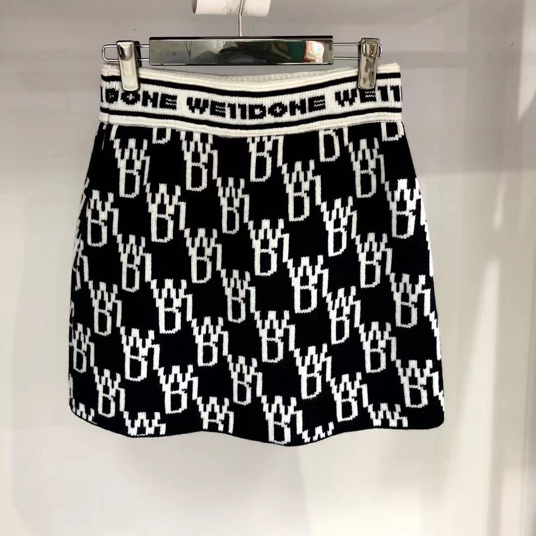 We11 Done All-over Logo Knitted Minskirt In Black