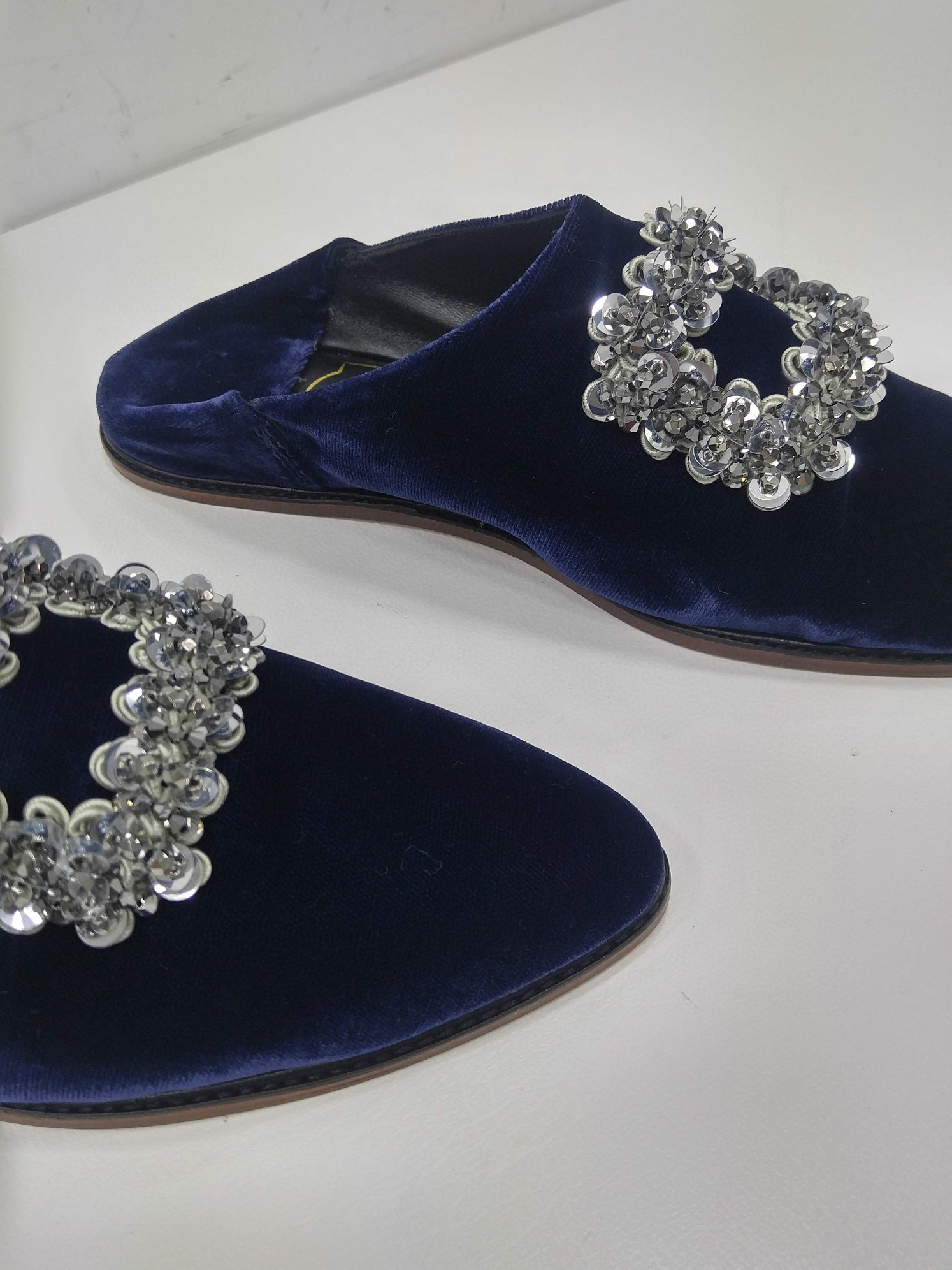 Roger Vivier Metal Buckle Flat Shoes In Black