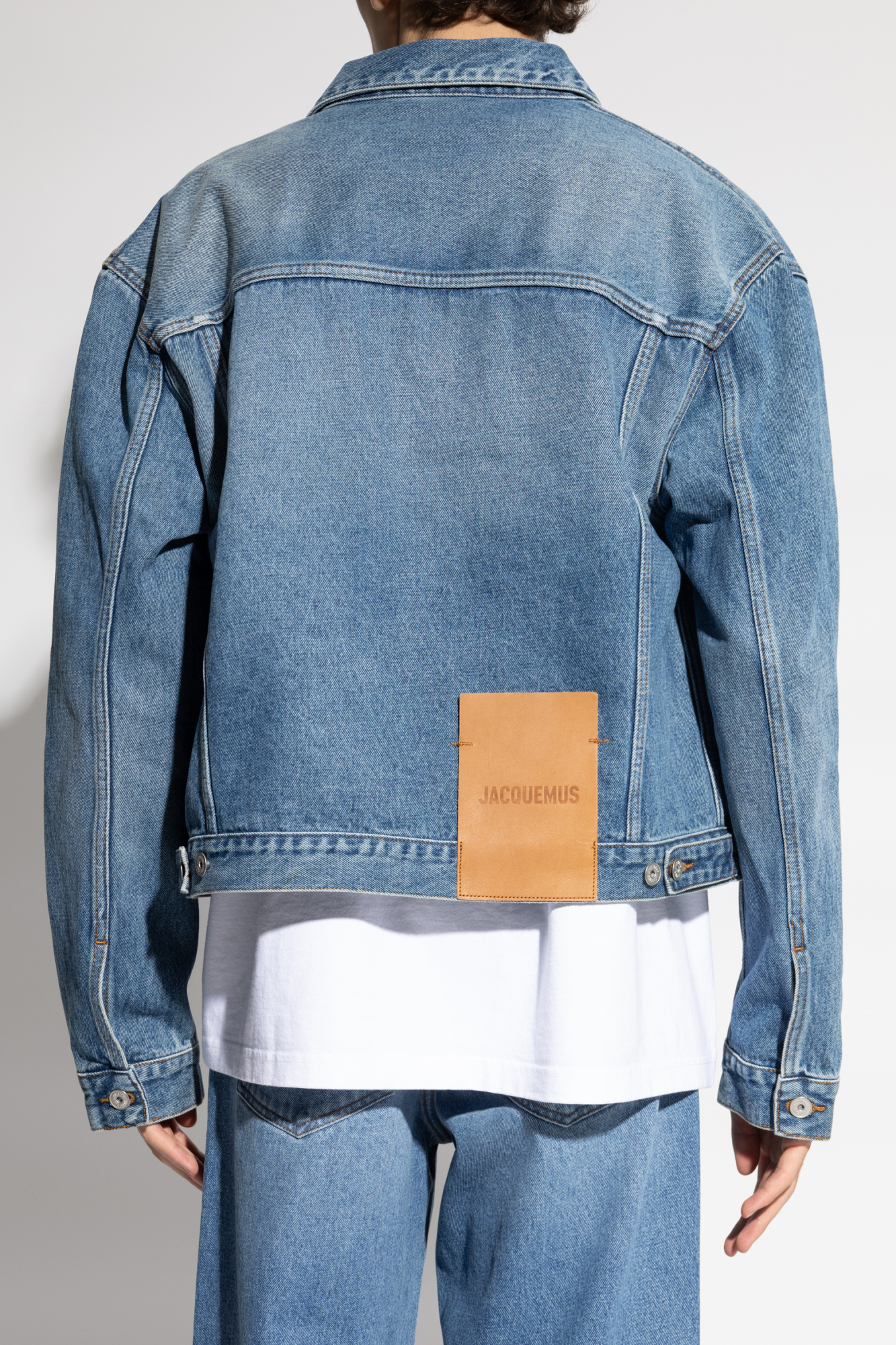 Jacquemus Vintage Light Wash Cropped Denim Jacket In Blue