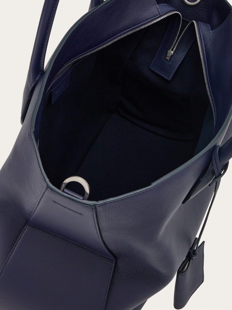 Shop Ferragamo Logo Shoulder Bag In Black