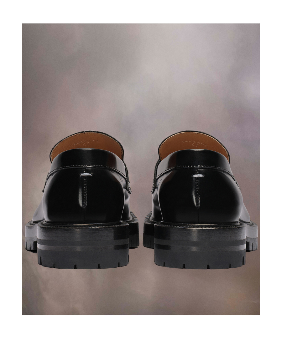 Maison Margiela Tabi Split-toe Glossed-leather Loafers In Black