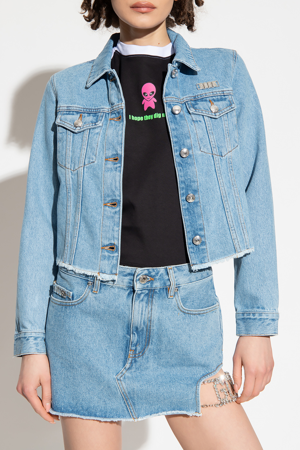 GCDS LOGO-PLAQUE CROPPED DENIM JACKET
