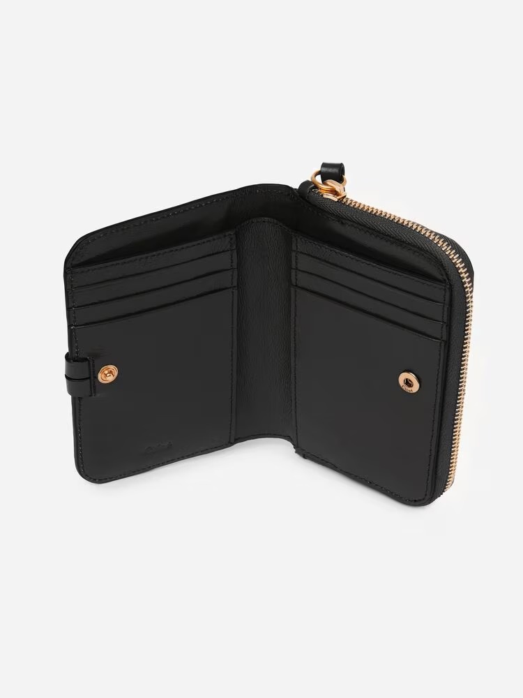 Chloé Alphabet Bifold Wallet In Shiny Leather In Black
