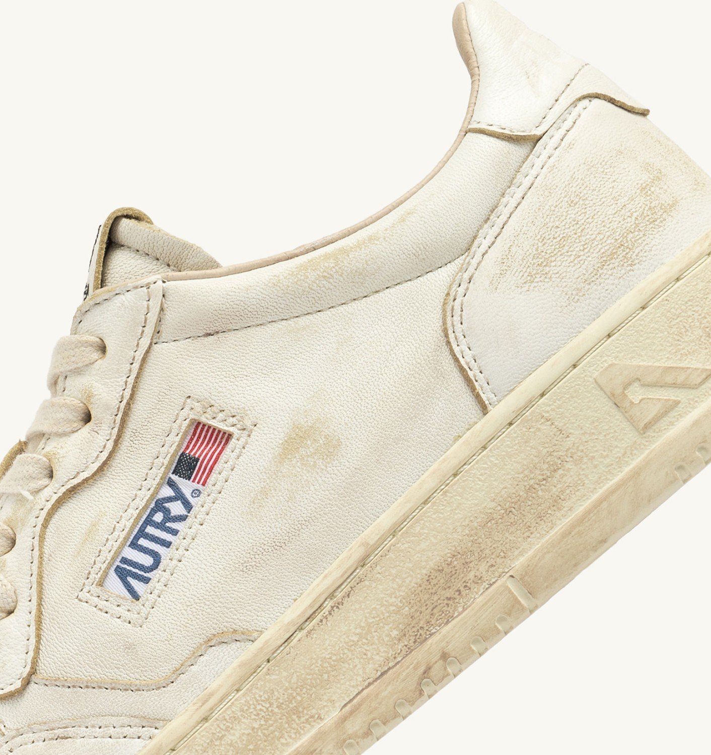 Autry Medalist Super Vintage Low-top Sneakers In White
