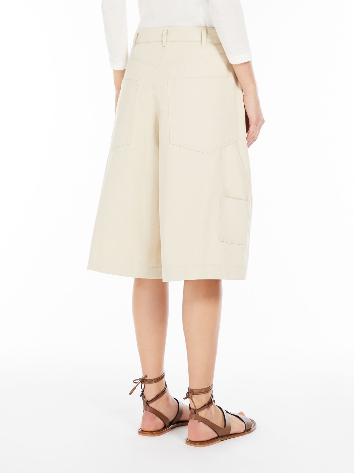 Weekend Max Mara Beige Bermuda Shorts In Cotton And Linen In Beige