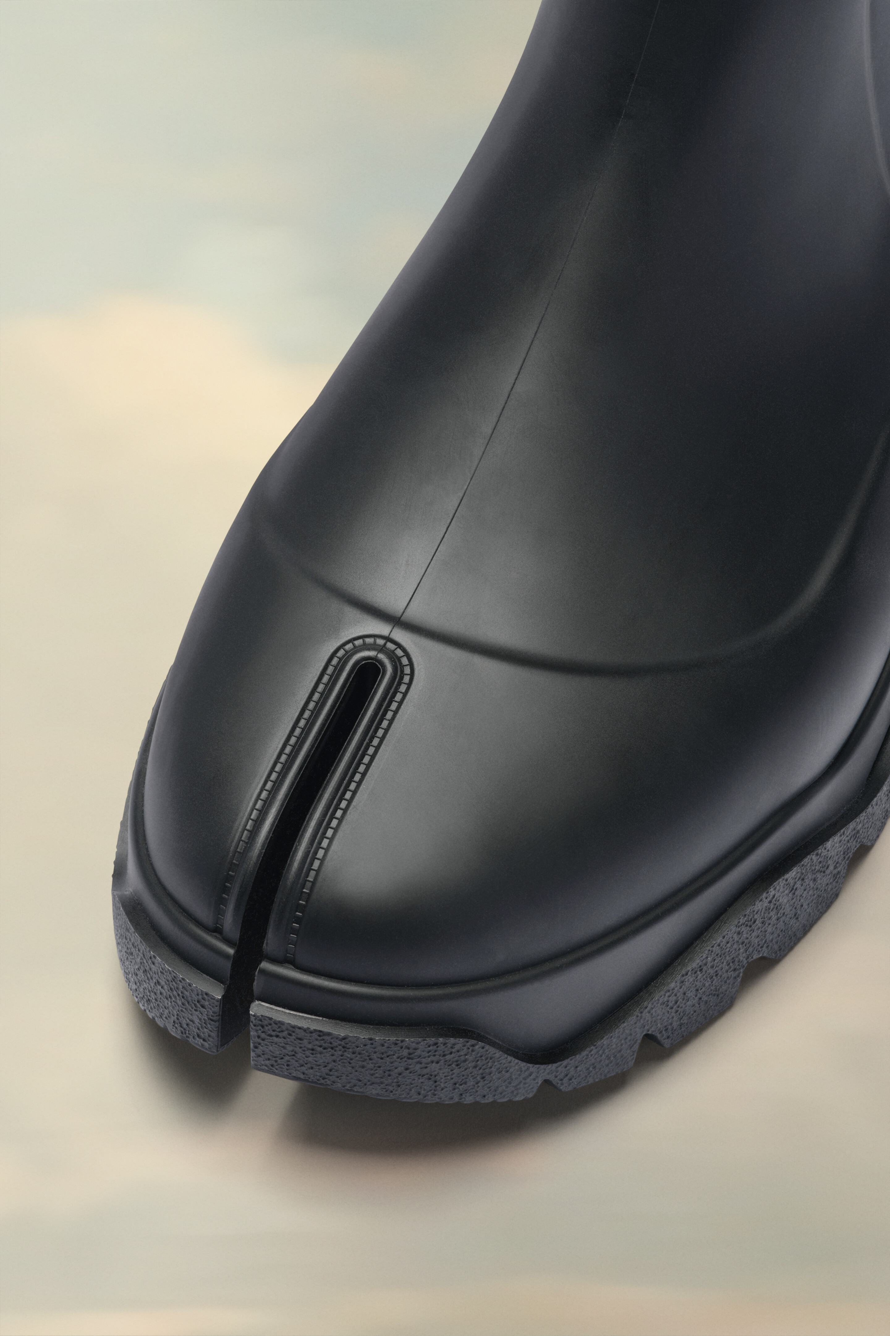 Maison Margiela Tabi Chunky-sole Rain Boots In Black
