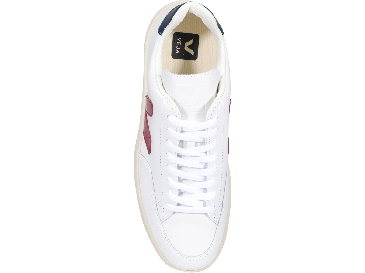 Veja Logo Casual Sports Shoes In White