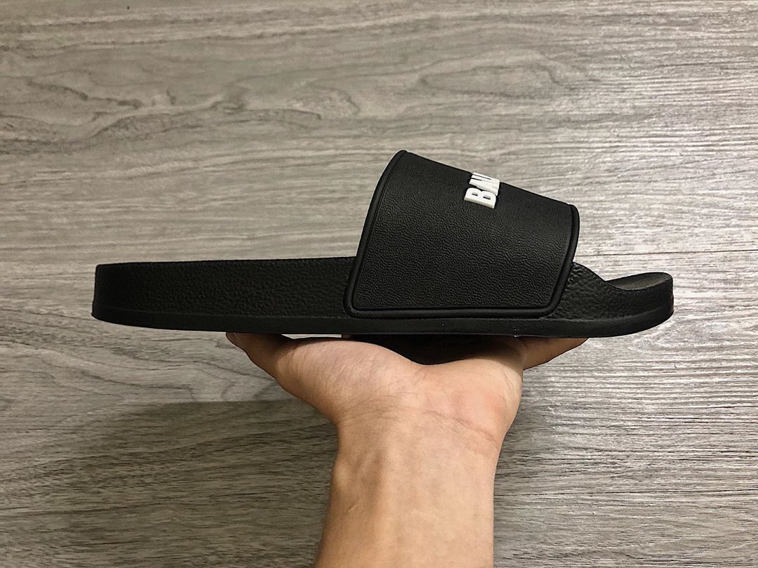 Balenciaga Logo-embossed Pool Slides In Black