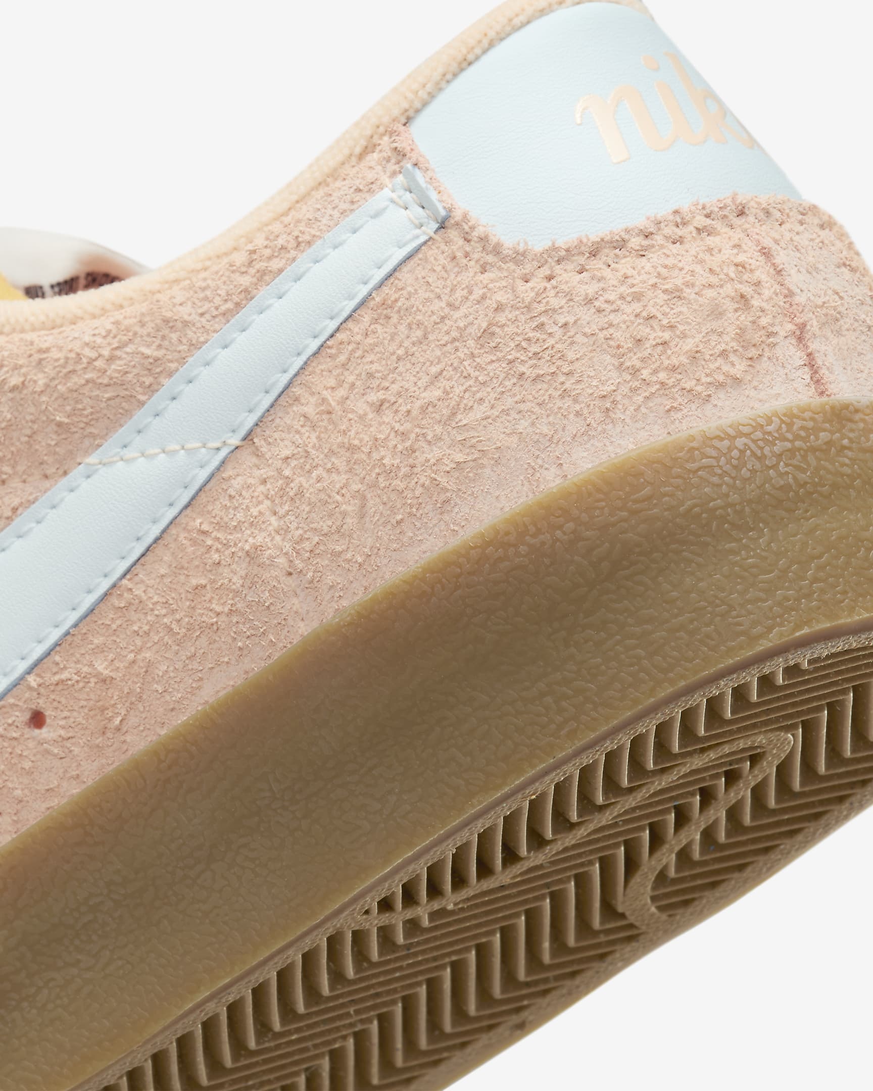 Nike Women's Low Shoe W Blazer Low 77 Vintage Crimson Tint/glacier Blue In Nude