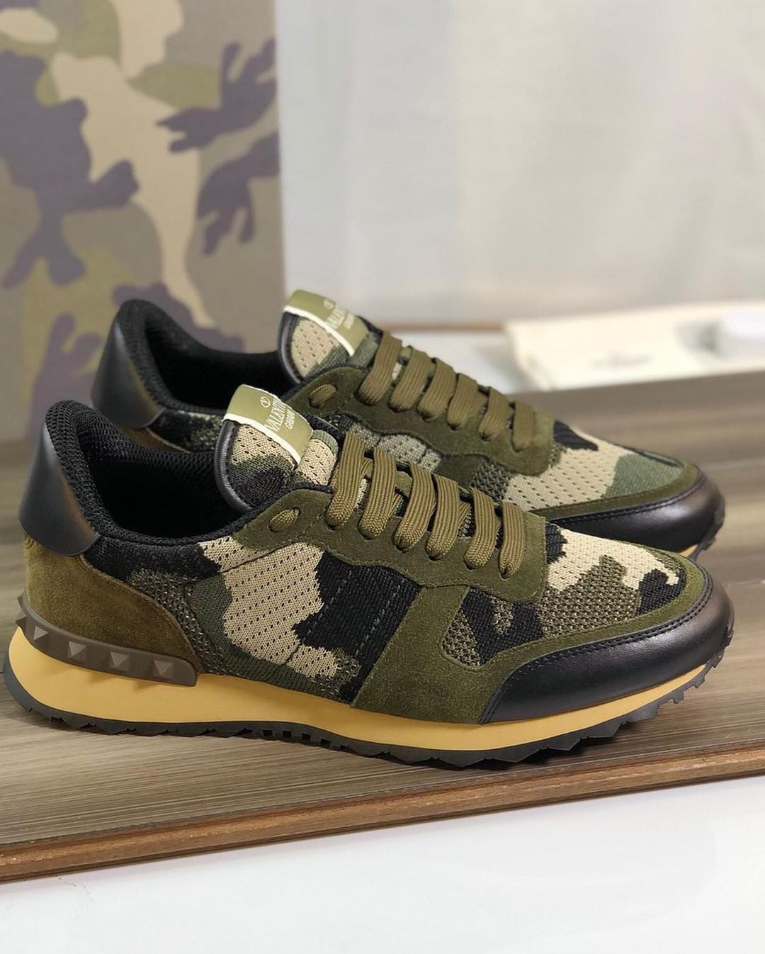 Valentino Camouflage Pattern Low Upper Board Shoes In Black