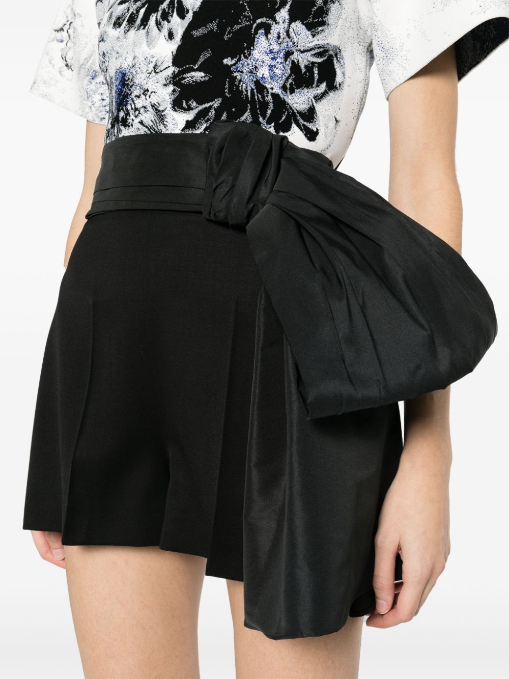 ALEXANDER MCQUEEN OVERSIZE-BOW TAILORED SHORTS