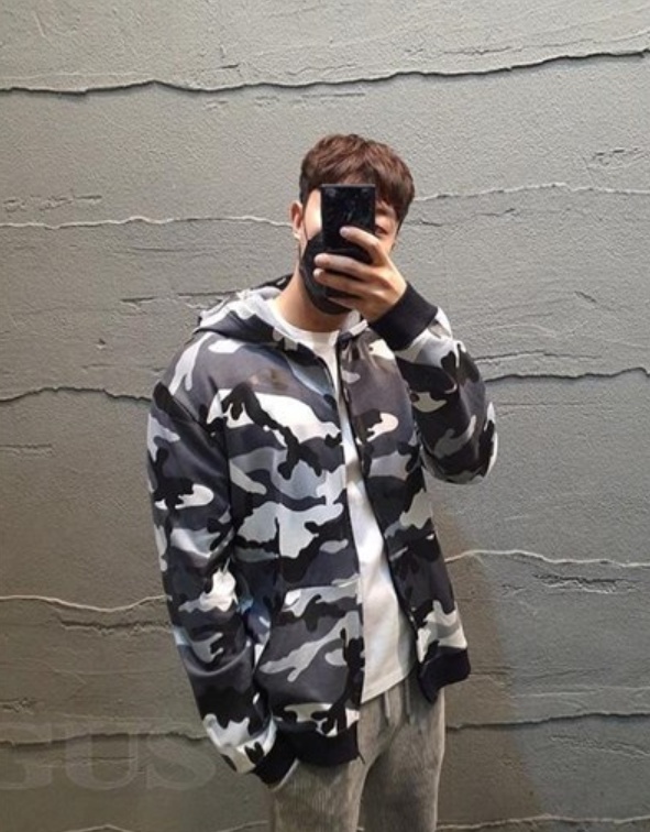 Valentino Camouflage Printed Casual Jacket In Black