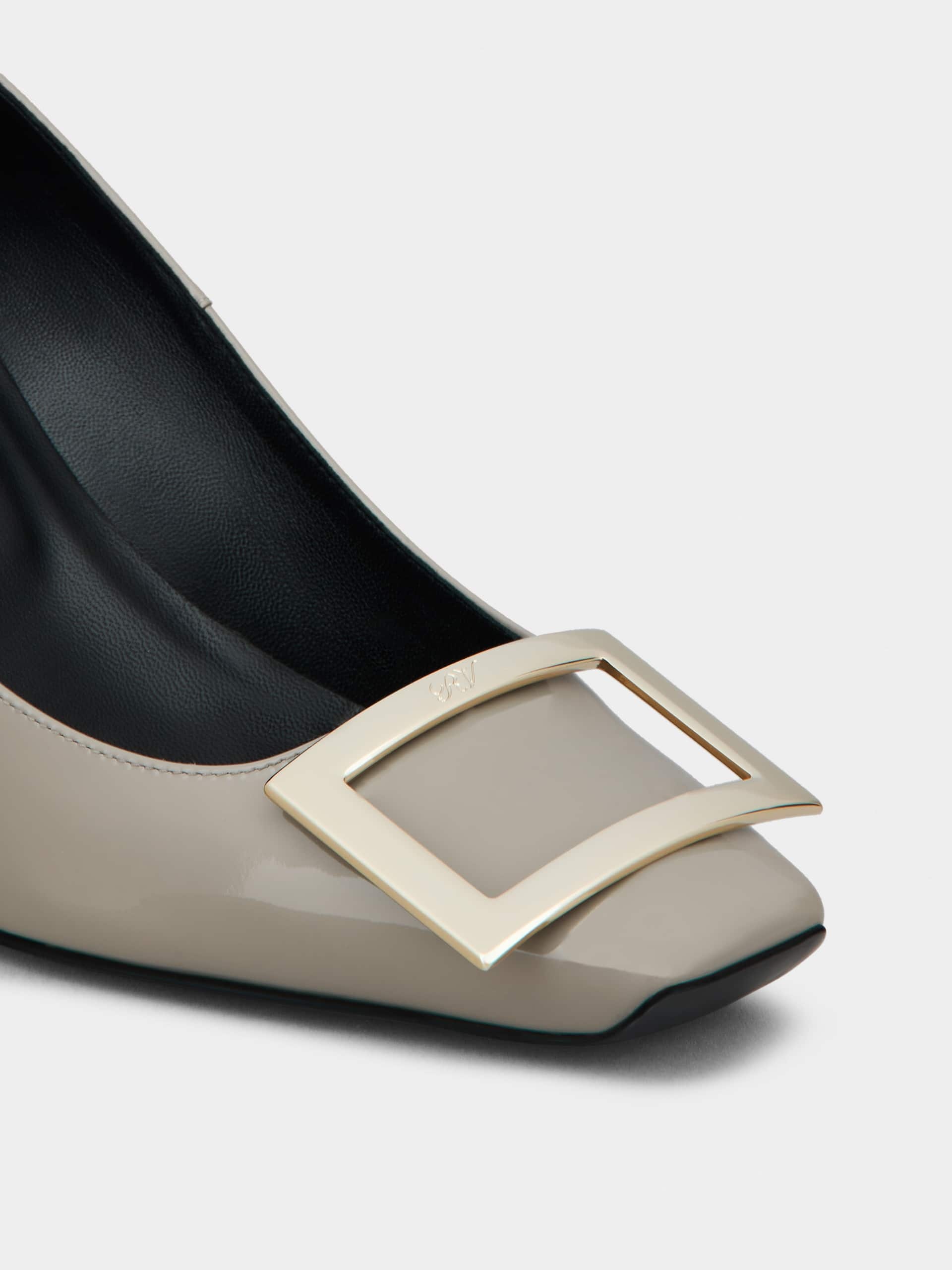 Roger Vivier Trompette 70 Metal Buckle Pumps In Patent Leather In Gray