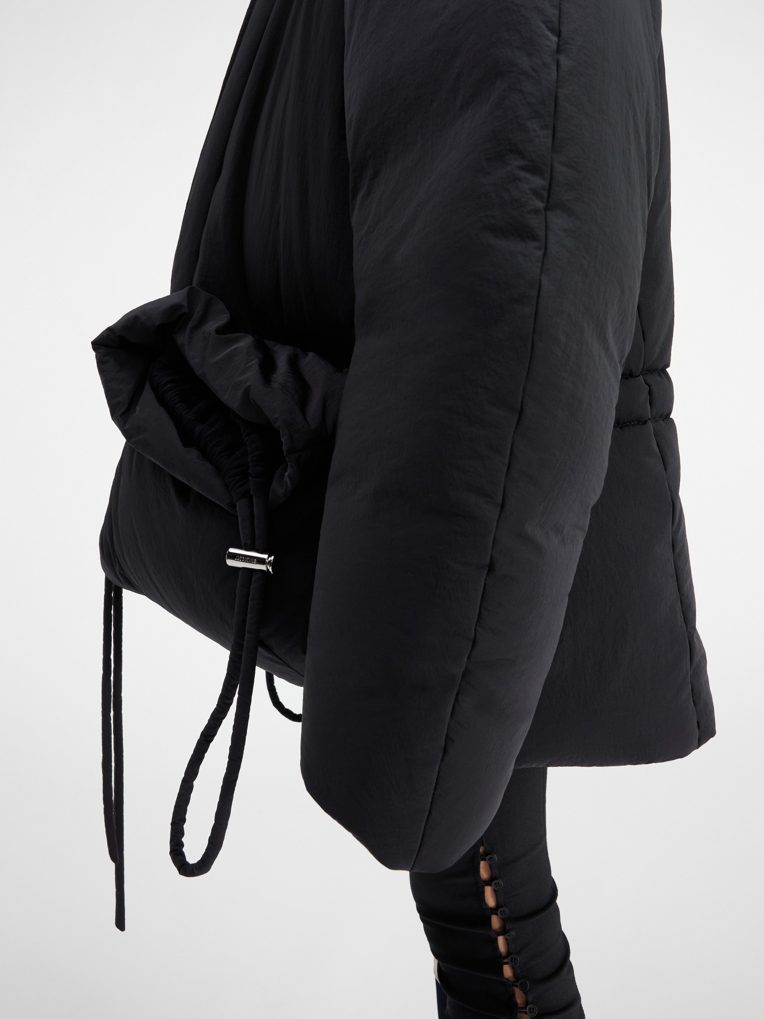 Jacquemus La Doudoune Capullo Drawstring Puffer Jacket In Black