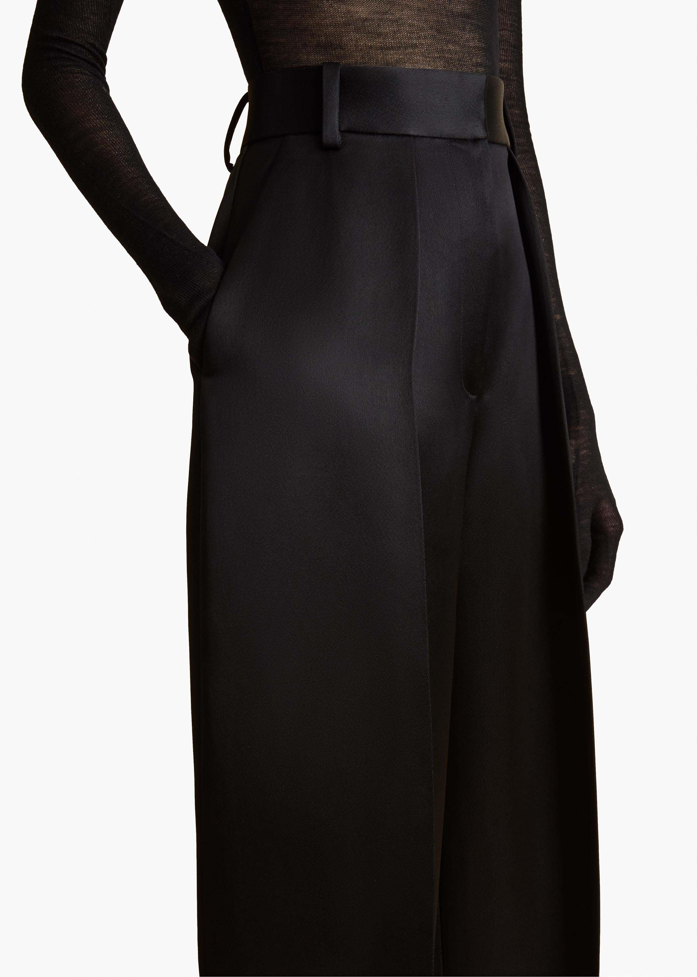 Khaite Belt-loop Casual Pants In Black