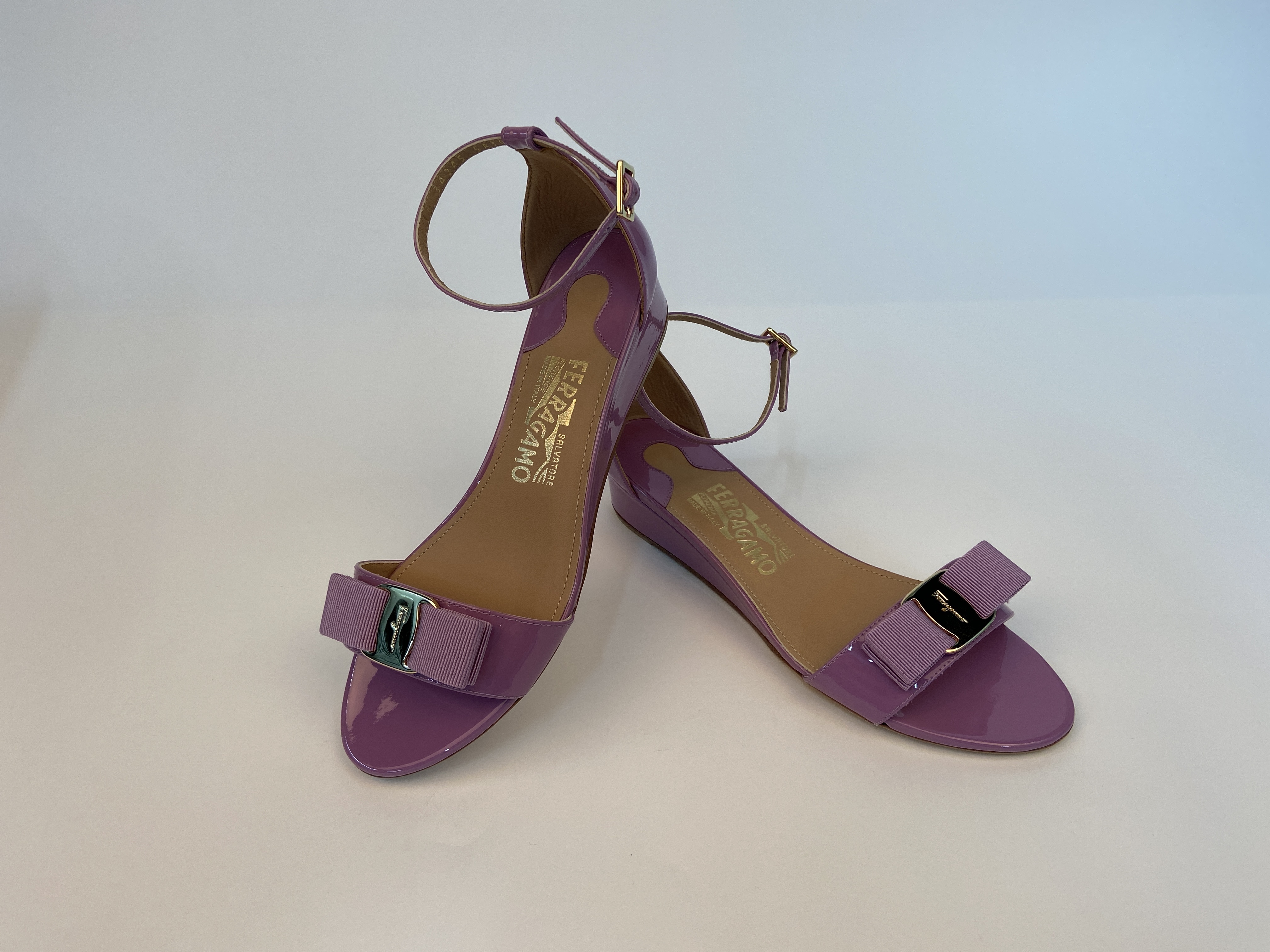 Ferragamo Bow-tie Sandals In Multicolor