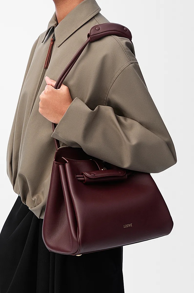 Loewe Lettering Shoulder Bag In Red