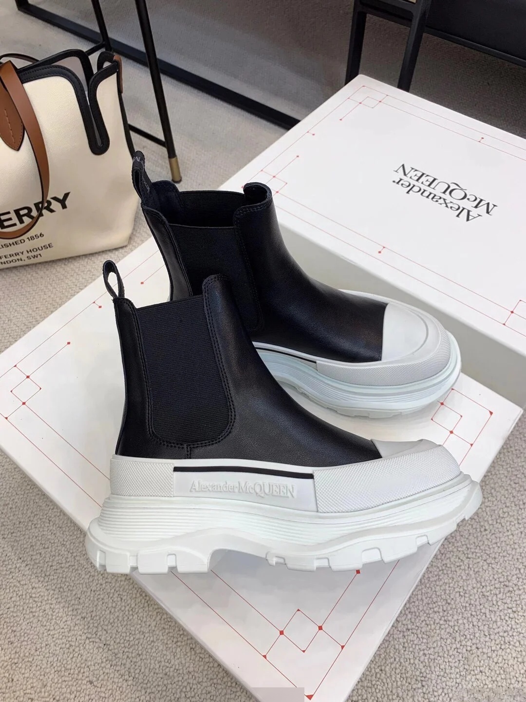 Alexander Mcqueen Round Toe Chelsea Ankle Boots In White