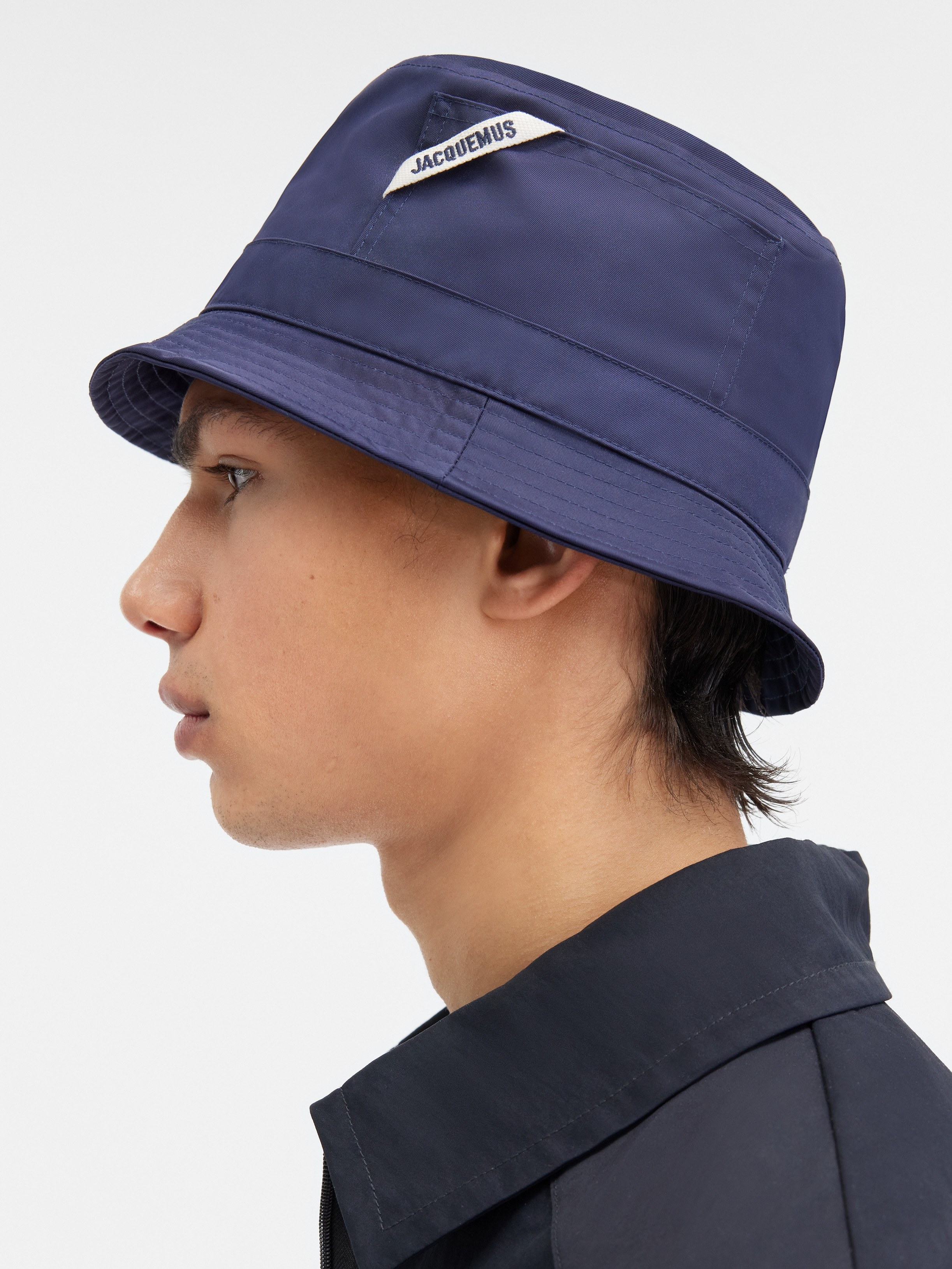 Jacquemus Le Bob Ovalie Bucket Hat In Black